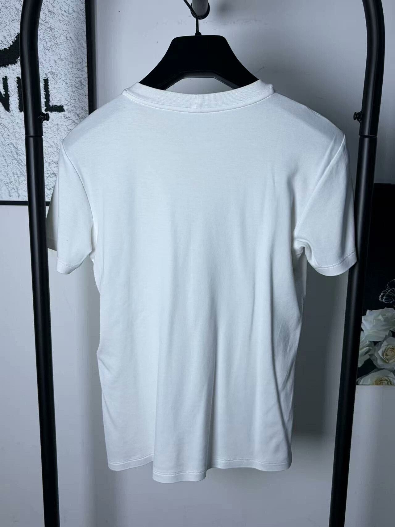 Louis Vuitton Louis Vuitton Retro White T-Shirt l Men Size US L / EU 52-54 / 3 - 2 Thumbnail