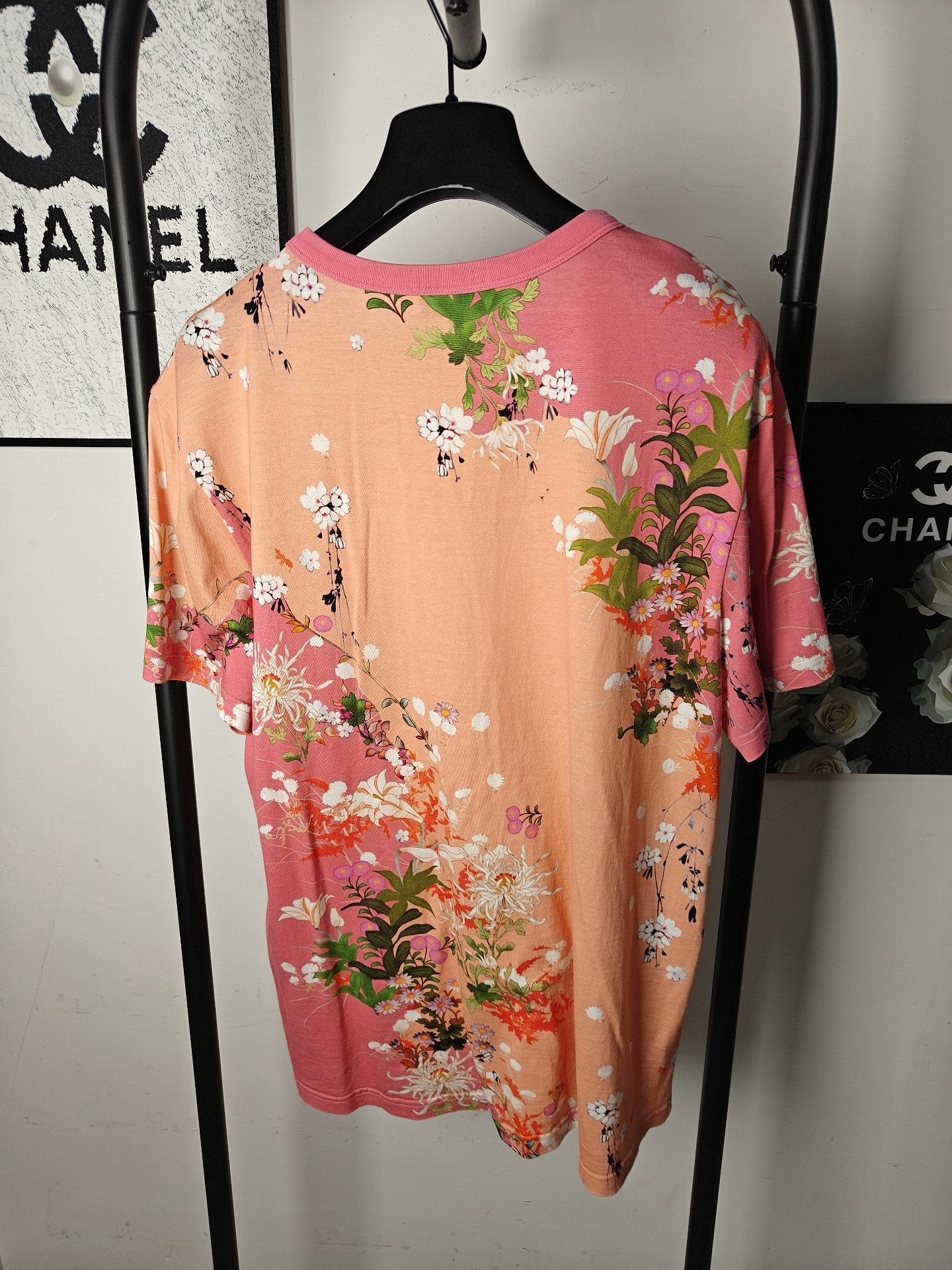 Givenchy Givenchy Floral White T-Shirt s Men Size US S / EU 44-46 / 1 - 2 Thumbnail