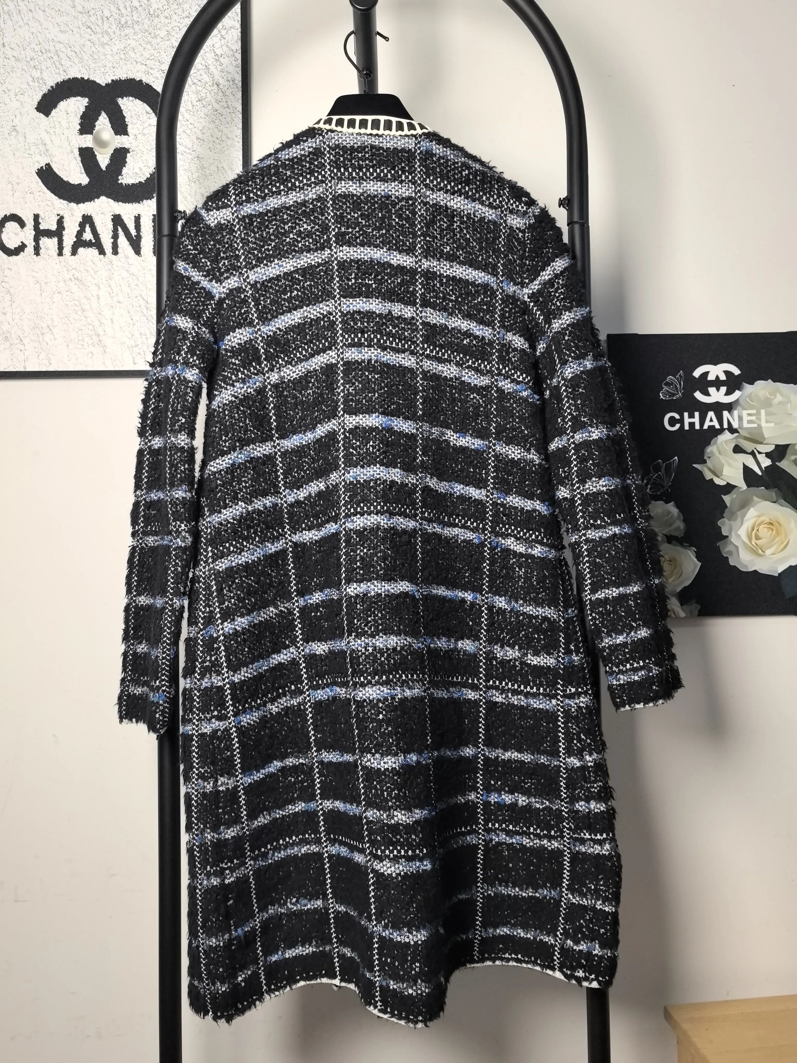 Louis Vuitton Louis Vuitton Knit Wool White Sweater M Women Size M / US 6-8 / IT 42-44 - 2 Thumbnail