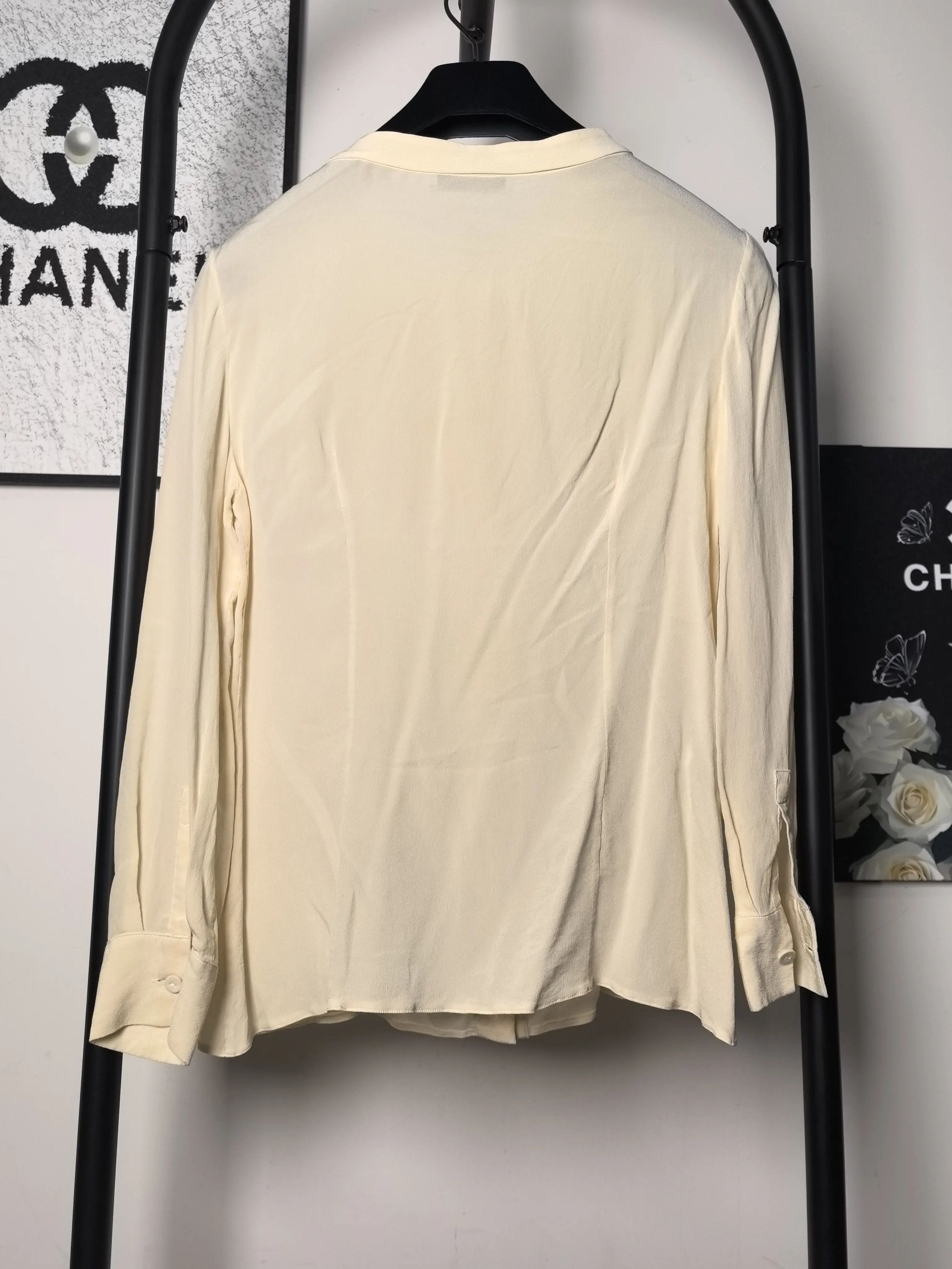 Prada Prada White Button Up M Women Size M / US 6-8 / IT 42-44 - 2 Thumbnail