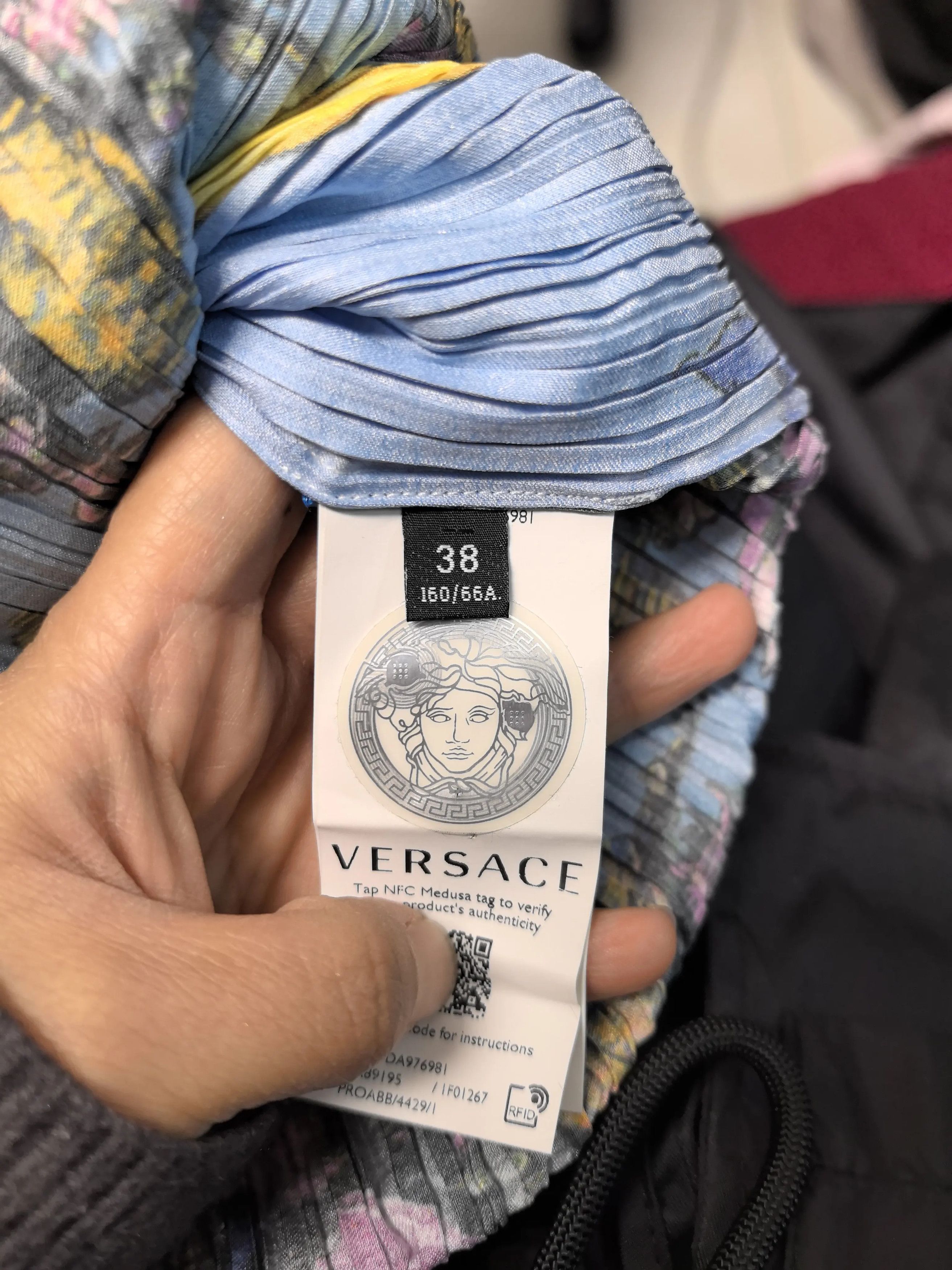 Versace Versace Silk White Skirt 26 Women Size 26" / US 2 / IT 38 - 4 Thumbnail