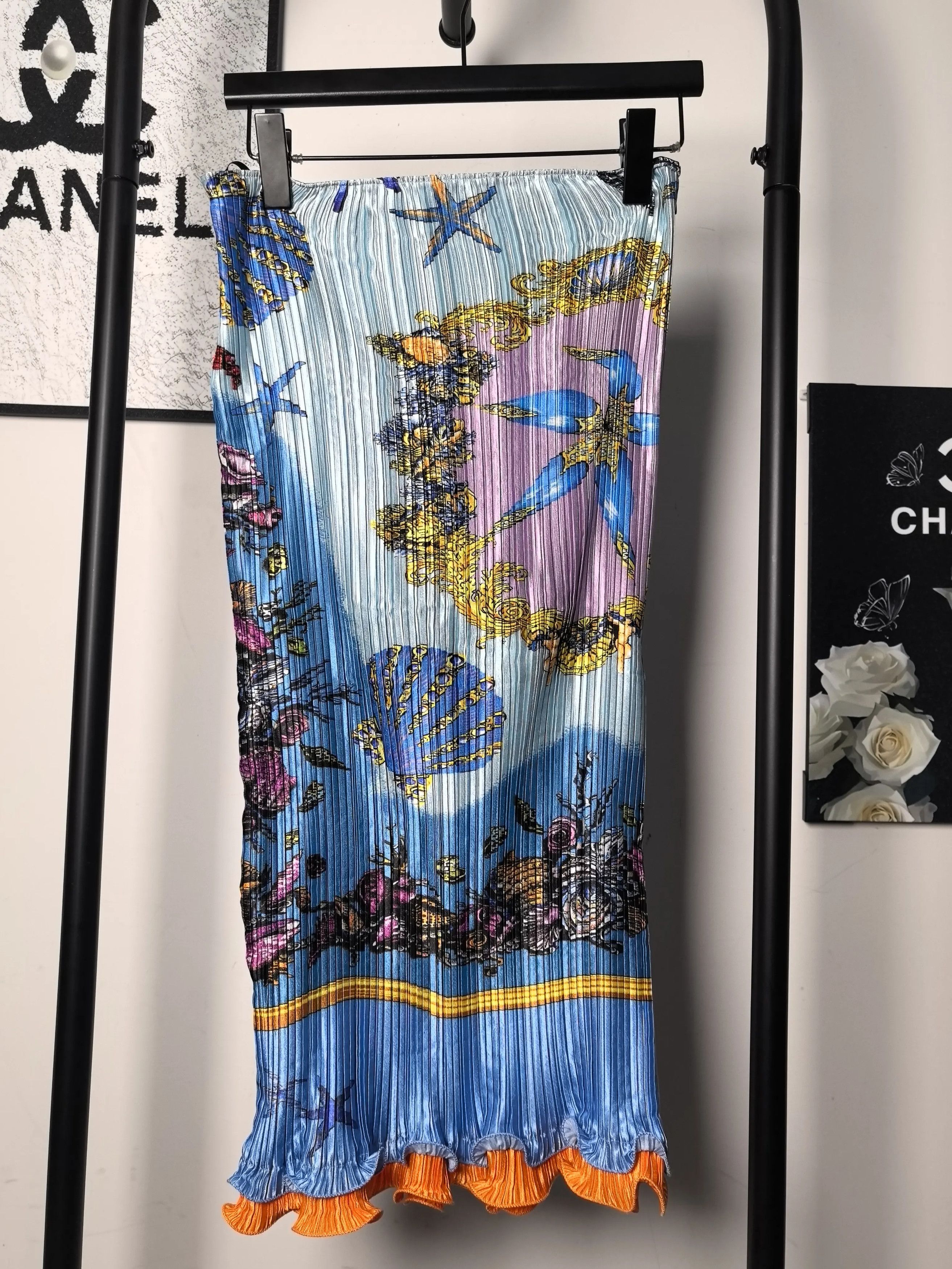 Versace Versace Silk White Skirt 26 Women Size 26" / US 2 / IT 38 - 2 Thumbnail
