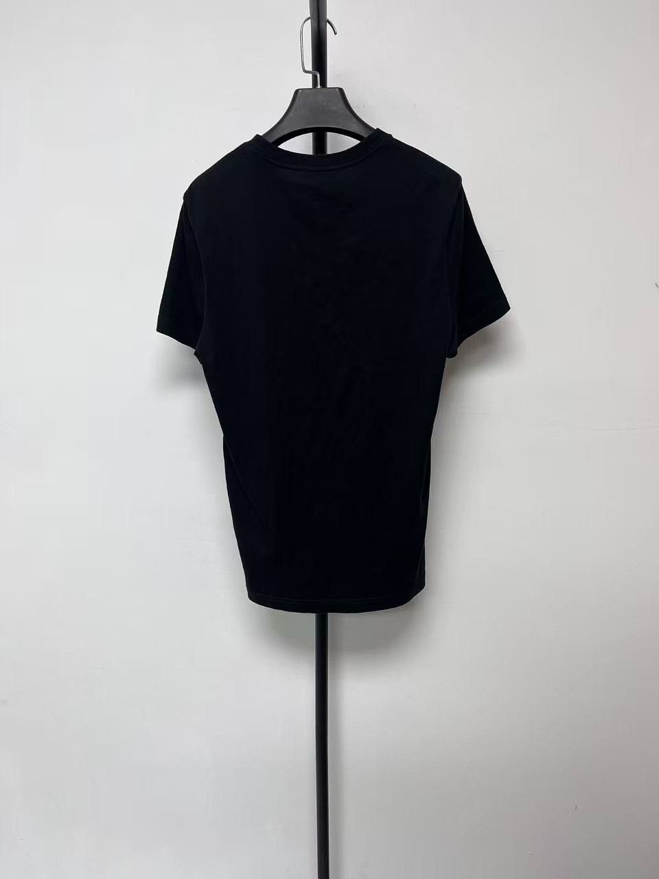 Louis Vuitton Louis Vuitton Classic Logo Cotton T-Shirt Size US L / EU 52-54 / 3 - 2 Thumbnail