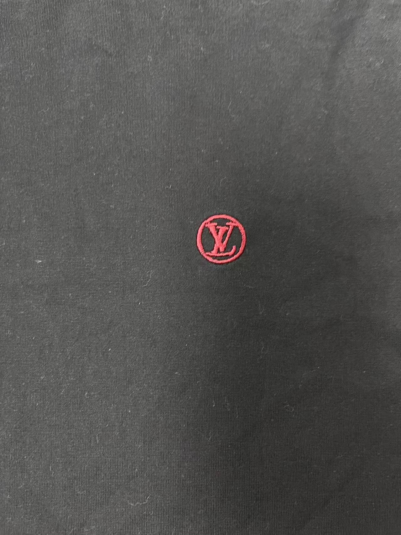 Louis Vuitton Louis Vuitton Classic Logo Cotton T-Shirt Size US L / EU 52-54 / 3 - 3 Thumbnail