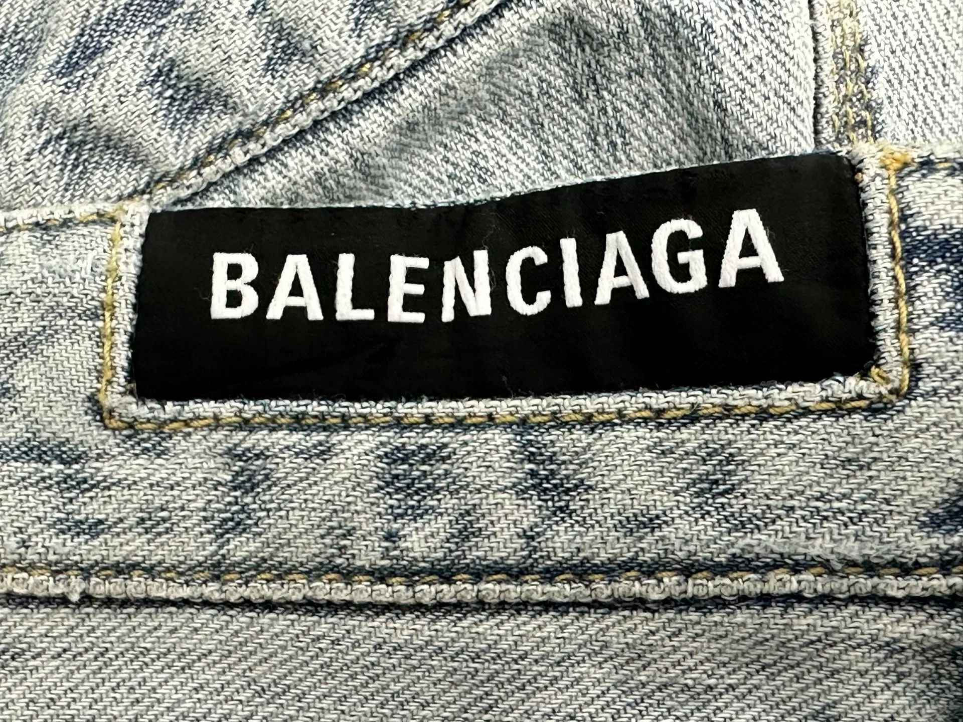 Balenciaga Balenciaga Distressed Loose Wide-Leg Denim Shorts Size 31" - 3 Thumbnail