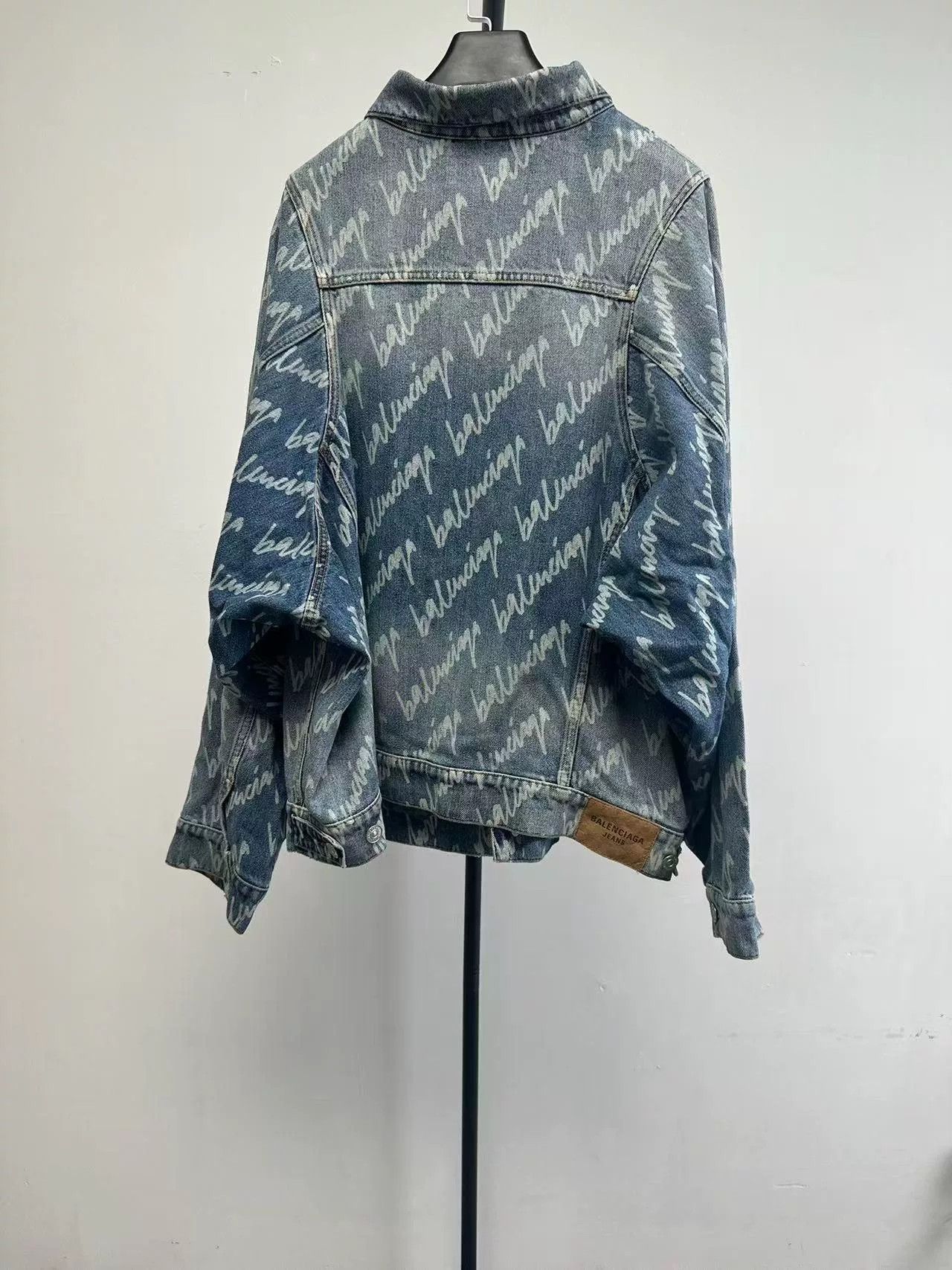 Balenciaga Balenciaga Logo Print Washed Denim Jacket Size S / US 4 / IT 40 - 2 Thumbnail
