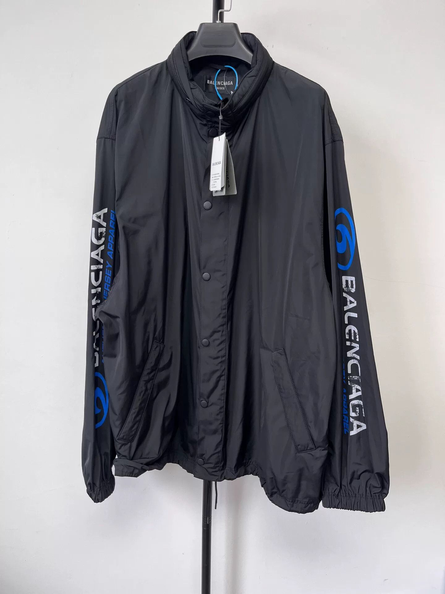 Balenciaga Balenciaga Logo Print Crewneck Button Jacket Men's Size US S / EU 44-46 / 1 - 2 Thumbnail