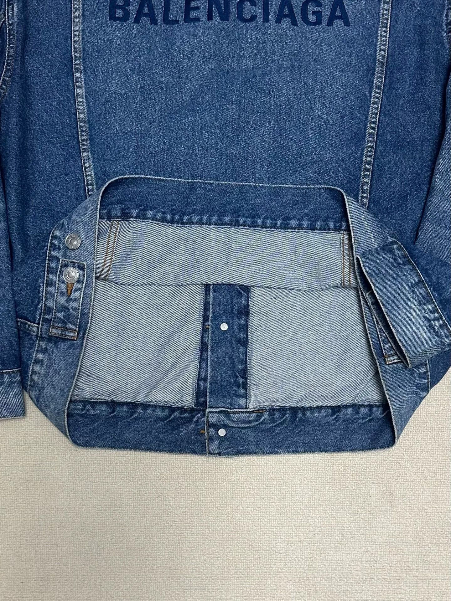 Balenciaga Balenciaga Distressed Embroidered Logo Denim Jacket Size XXS / US 00 / IT 34 - 7 Thumbnail