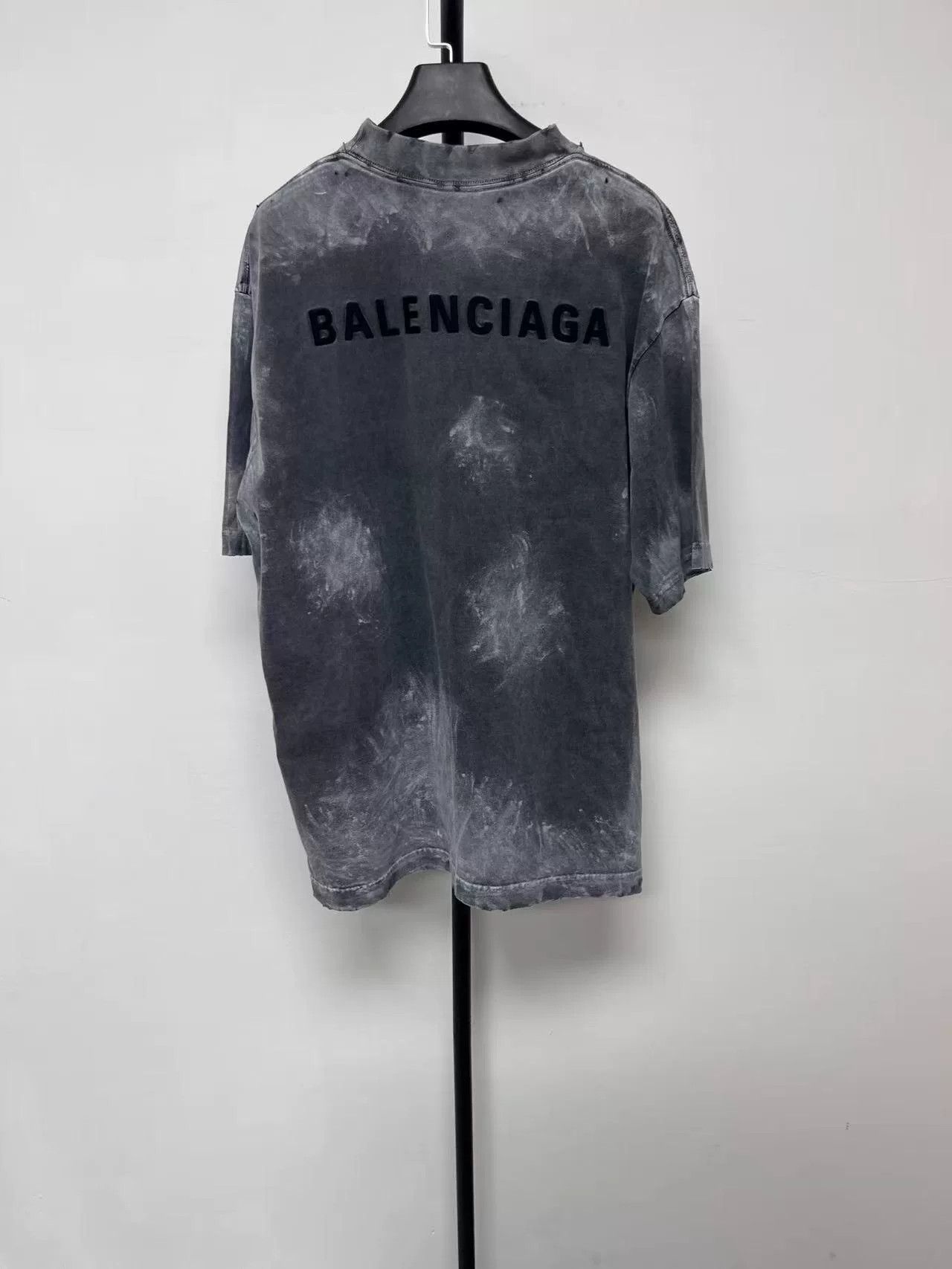 Balenciaga Balenciaga Logo Embroidered Crewneck T-Shirt Men's Size US S / EU 44-46 / 1 - 2 Thumbnail