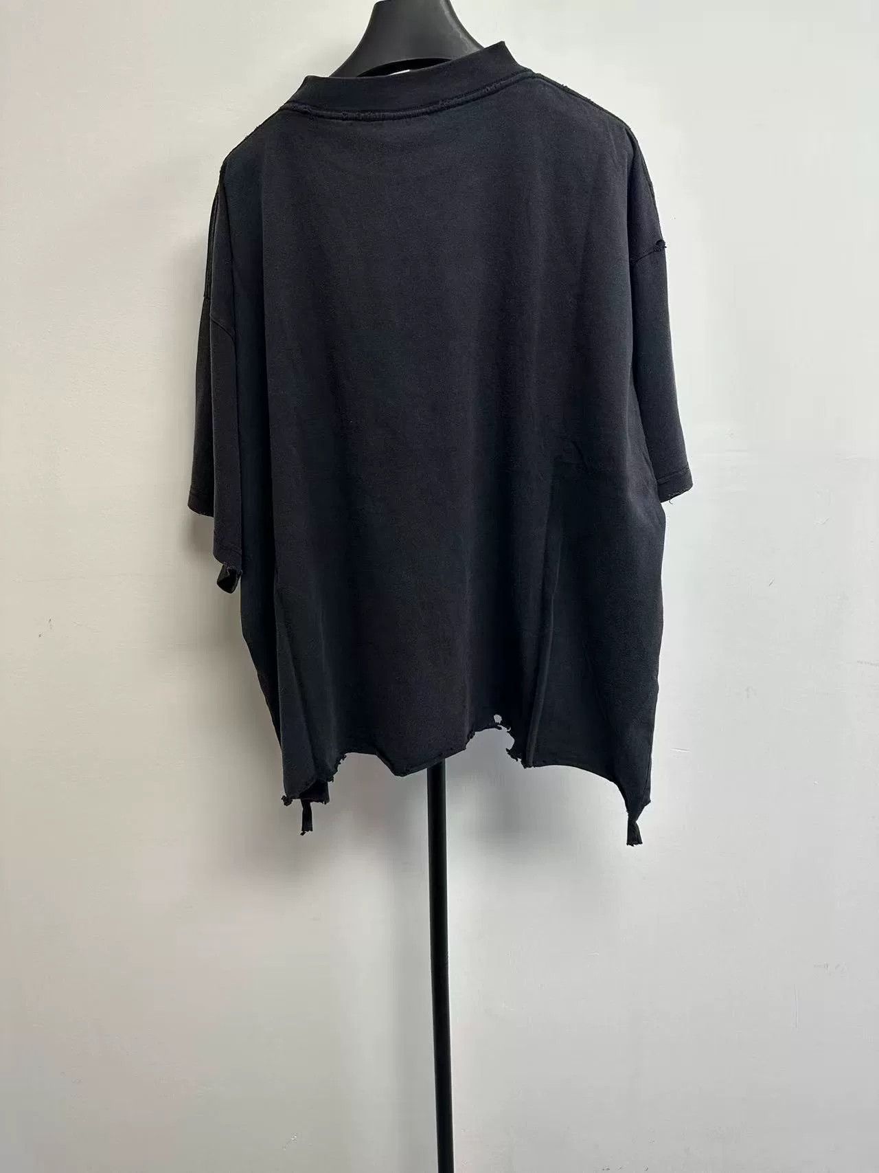 Balenciaga Balenciaga Crewneck Letter Distressed Short Sleeve T-Shirt Size US L / EU 52-54 / 3 - 2 Thumbnail