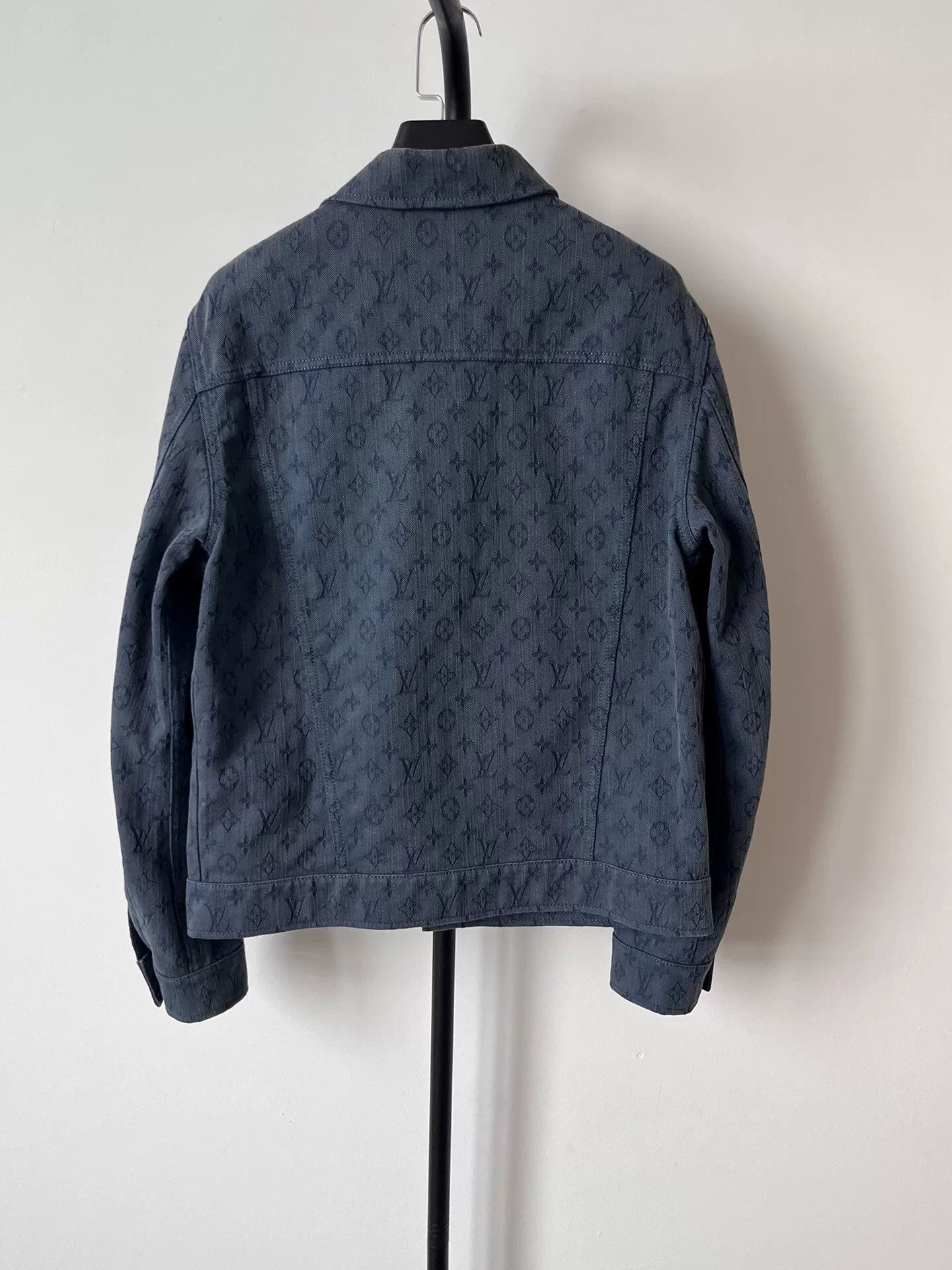Louis Vuitton Louis Vuitton Logo Print Denim Jacket Men's Size US S / EU 44-46 / 1 - 2 Thumbnail