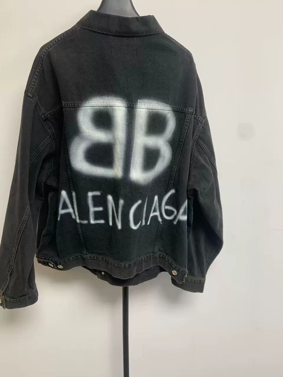 Balenciaga Balenciaga Painted Effect Denim Jacket Size US M / EU 48-50 / 2 - 2 Thumbnail