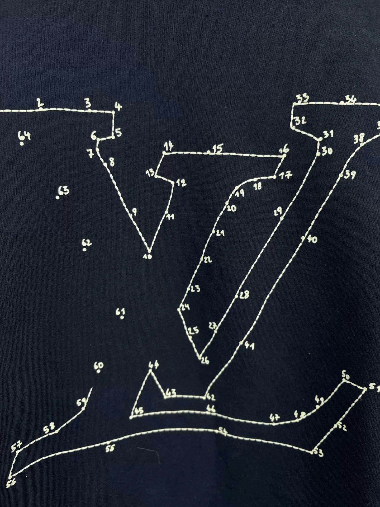 Louis Vuitton Louis Vuitton Connect the Dots Sweatshirt Size L Size US L / EU 52-54 / 3 - 3 Thumbnail