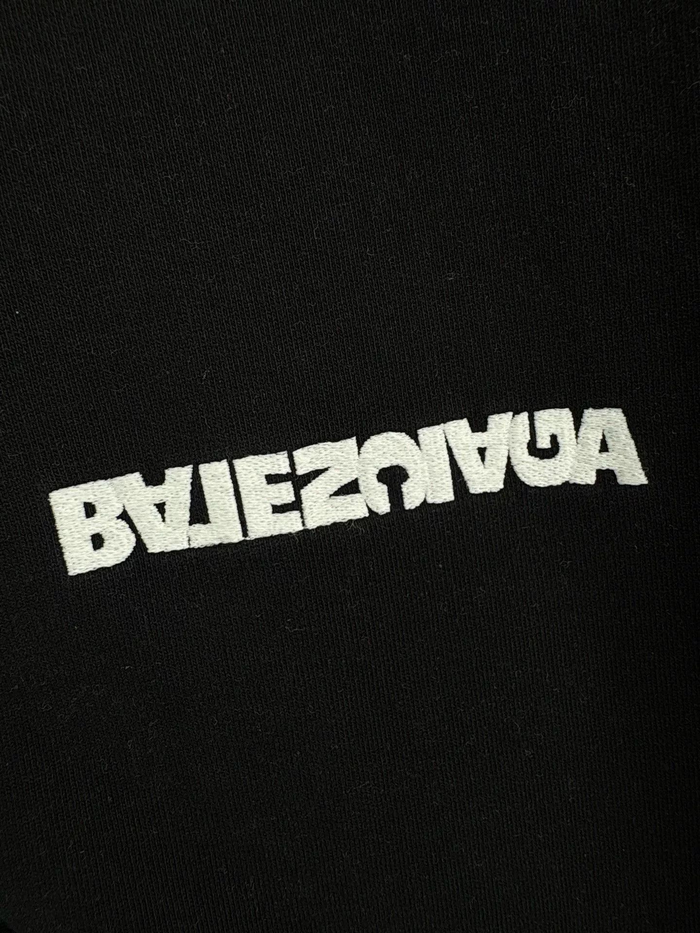 Balenciaga Balenciaga Inverted Logo Zip Hoodie Size 2 Size US M / EU 48-50 / 2 - 3 Thumbnail
