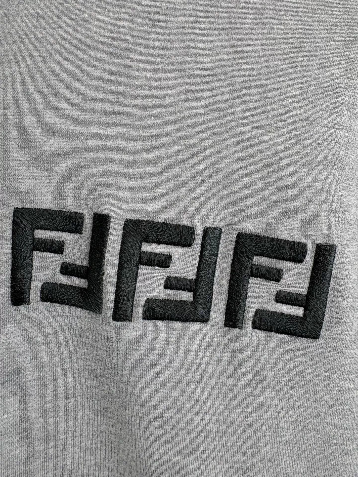 Fendi Fendi Sequin Logo Zip Hoodie XS Size XS / US 0-2 / IT 36-38 - 3 Thumbnail