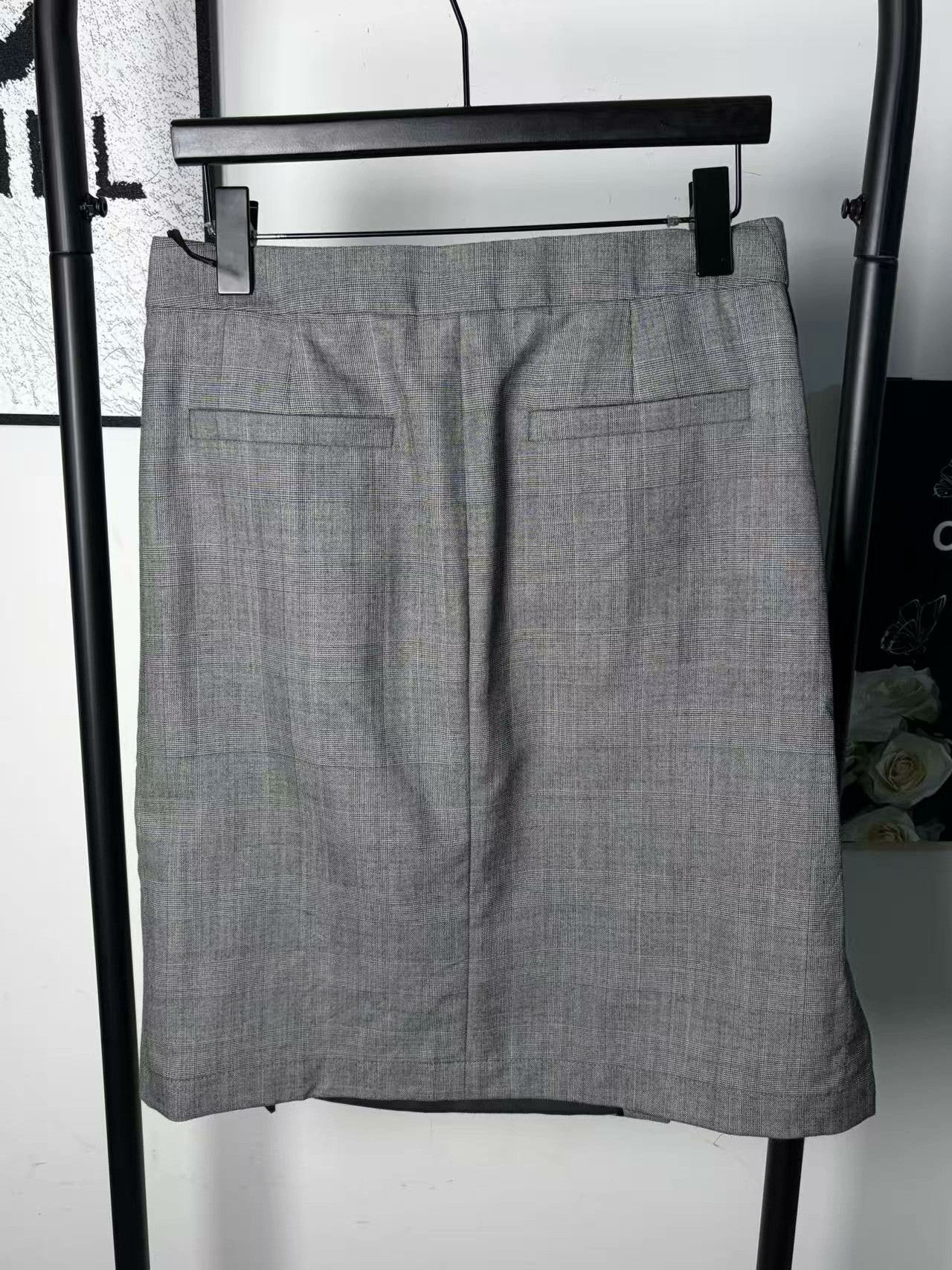 Louis Vuitton Louis Vuitton Wool White Skirt 30 Women Size 30" / US 8 / IT 44 - 2 Thumbnail