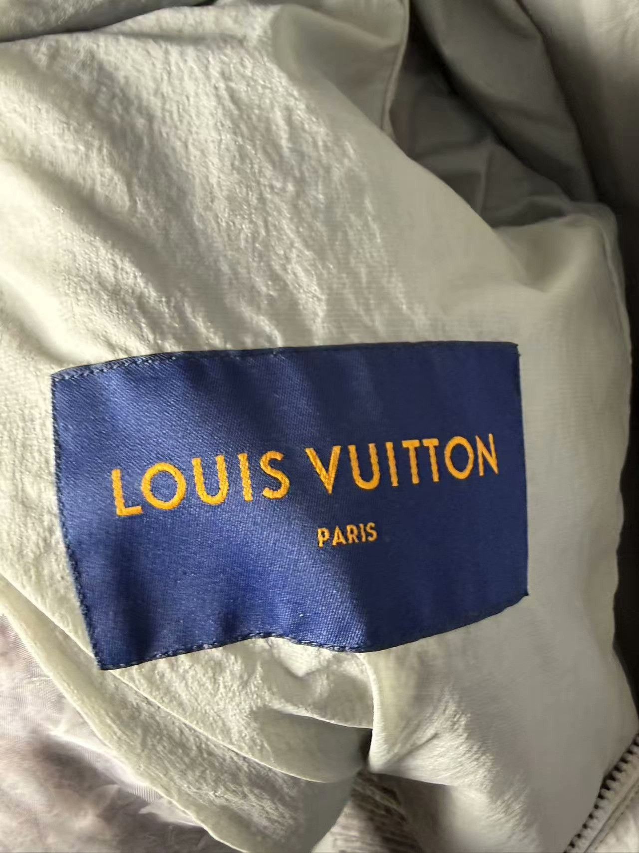 Louis Vuitton Louis Vuitton White Light Jacket l Men Size US L / EU 52-54 / 3 - 3 Thumbnail