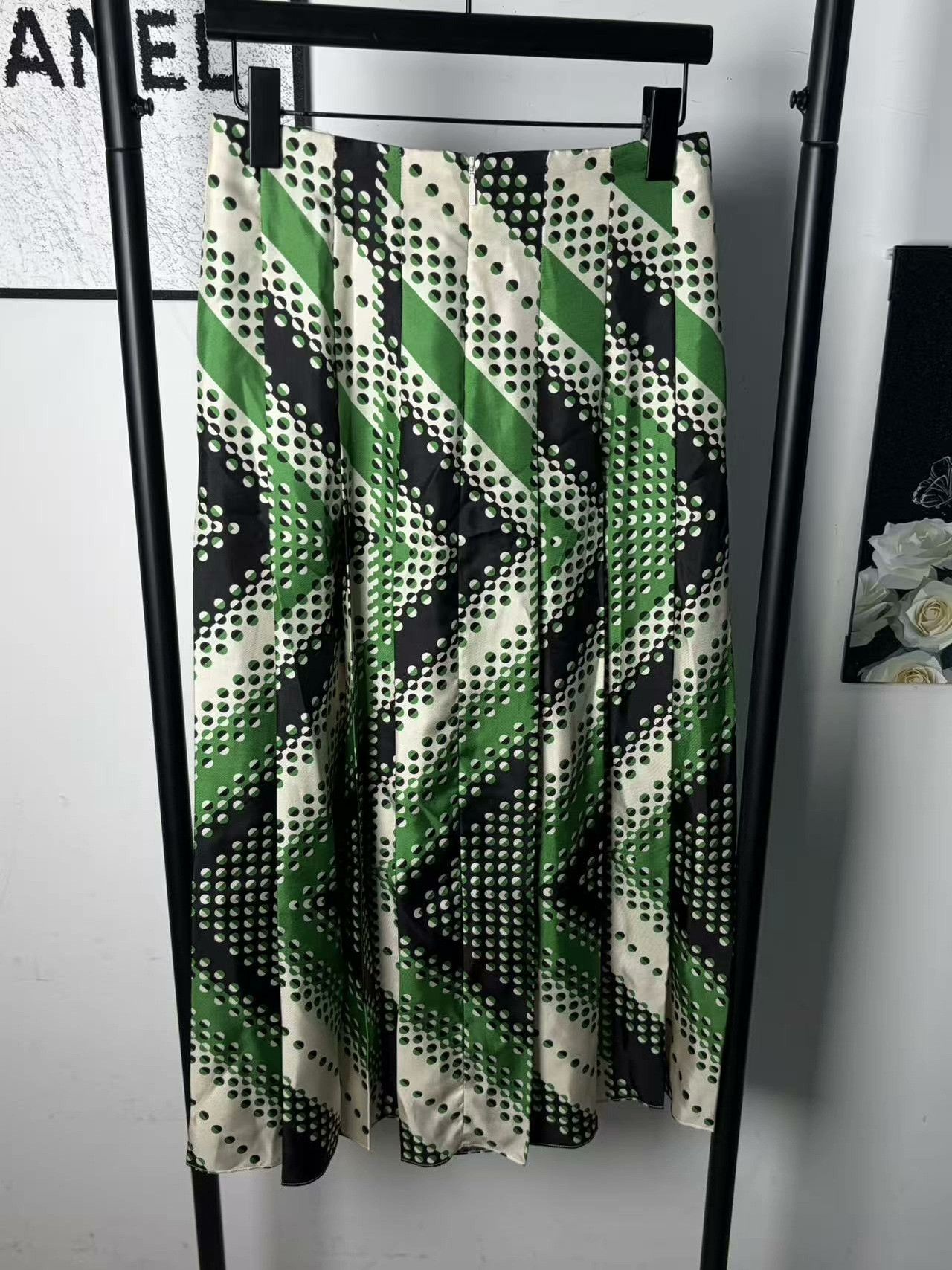 Gucci Gucci White Skirt 30 Women Size 30" / US 8 / IT 44 - 2 Thumbnail
