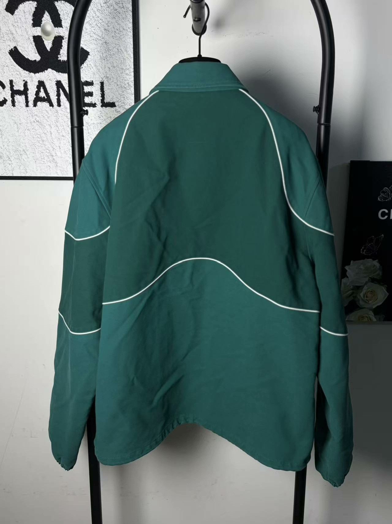 Louis Vuitton Louis Vuitton Retro Embroidered White Light Jacket xxl Men Size US XXL / EU 58 / 5 - 2 Thumbnail