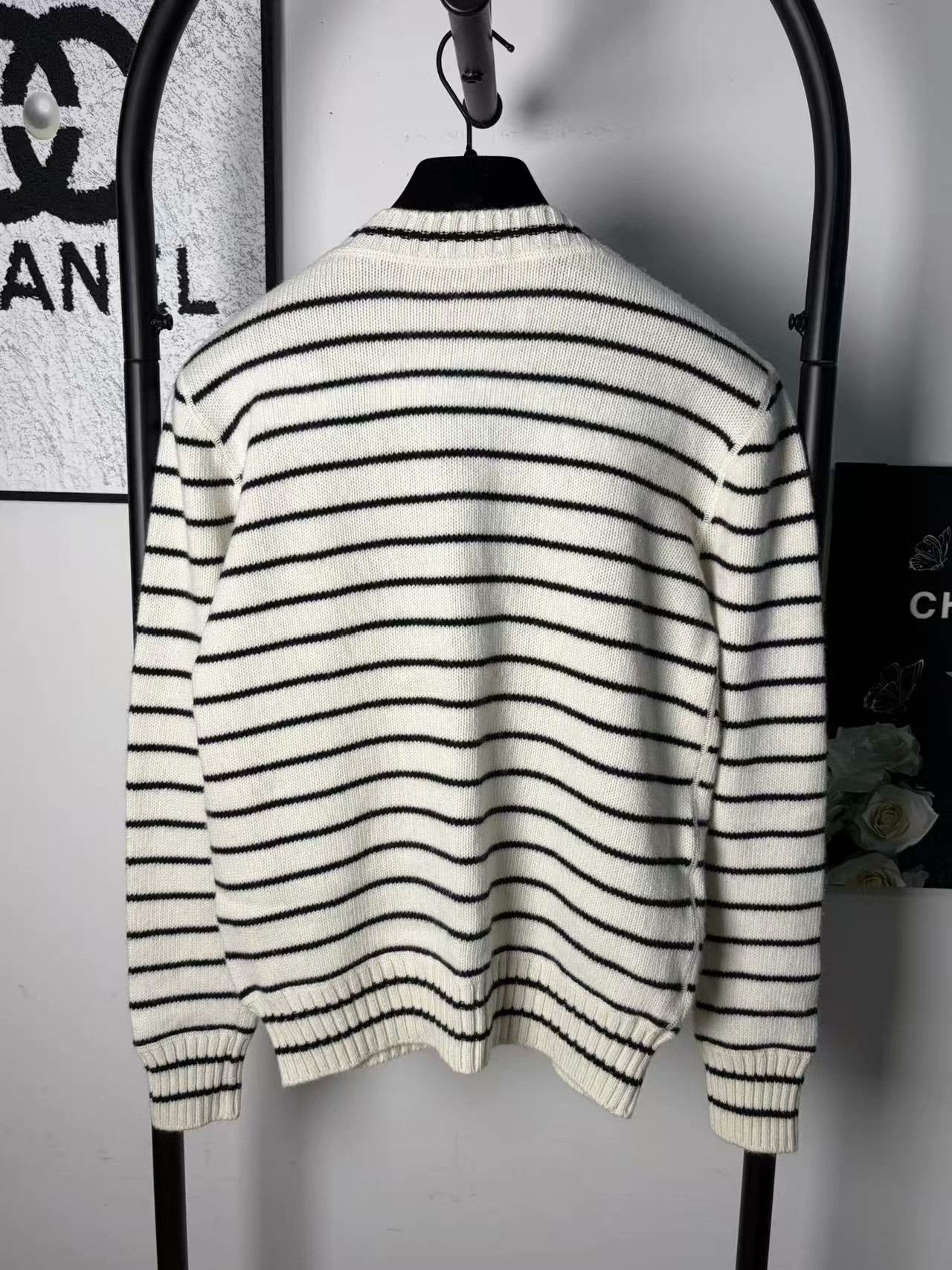 Prada Prada Knit White Sweater M Women Size M / US 6-8 / IT 42-44 - 2 Thumbnail