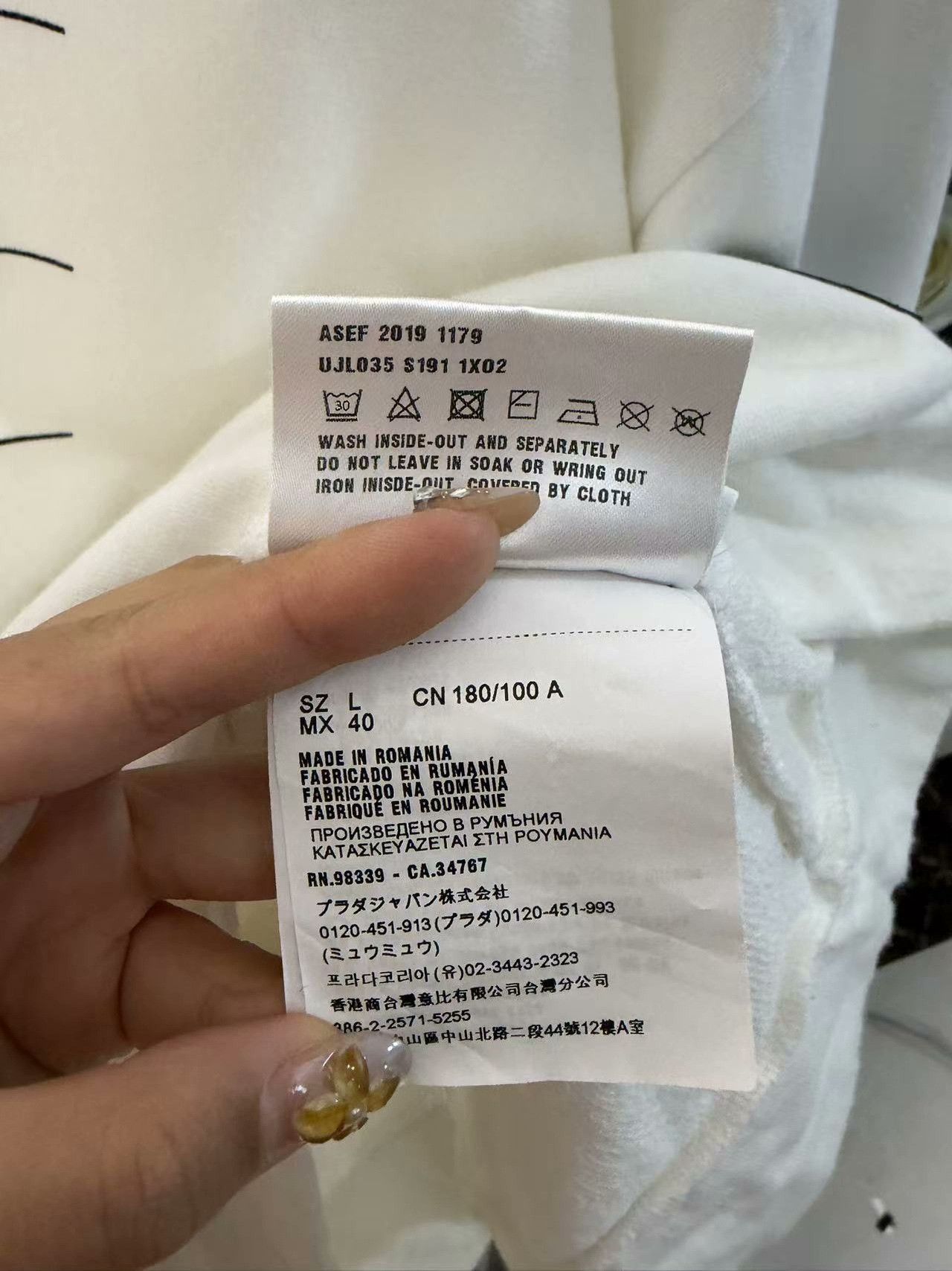Prada Prada Retro White Hoodie l Men Size US L / EU 52-54 / 3 - 3 Thumbnail