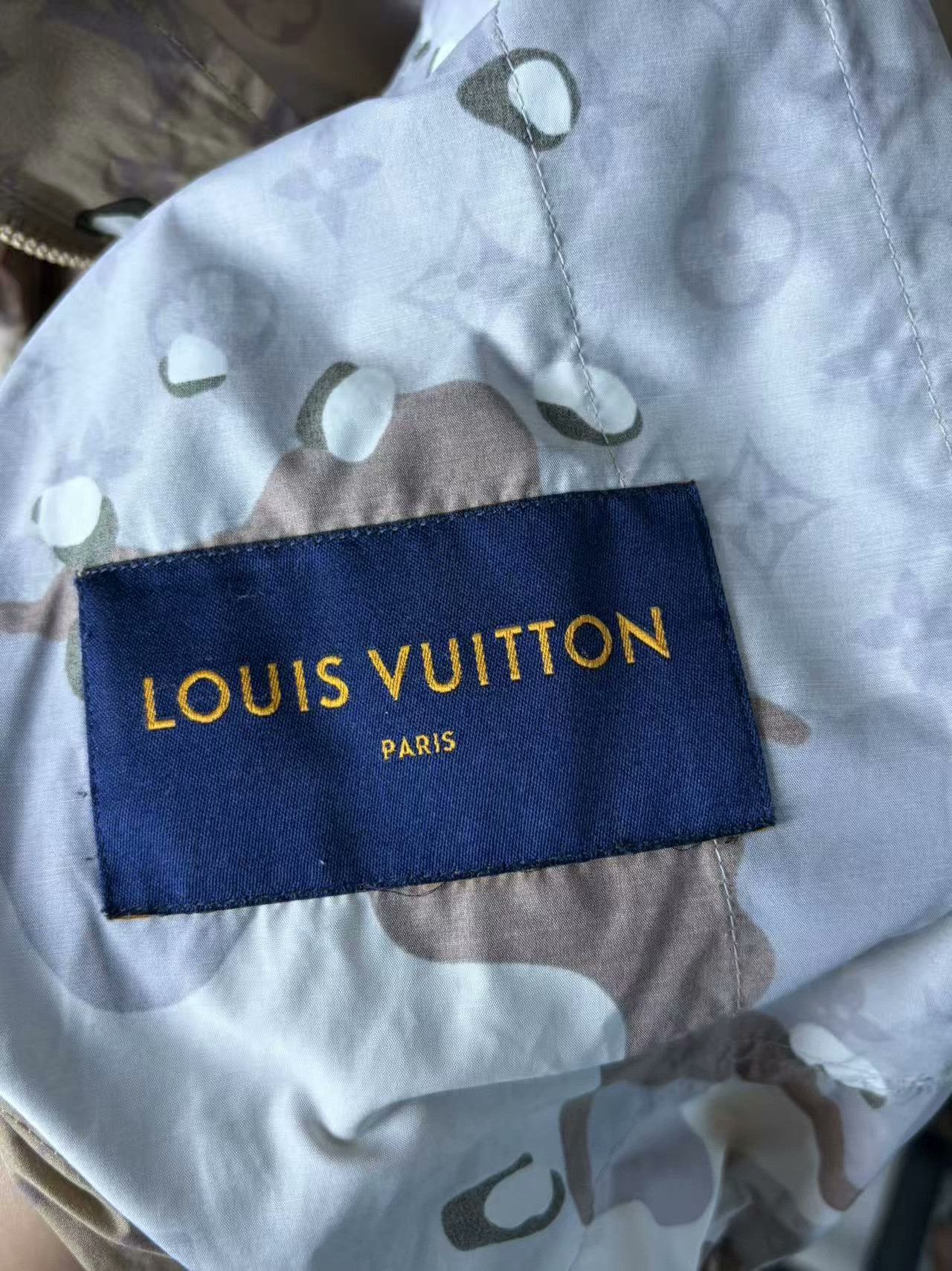 Louis Vuitton Louis Vuitton White Light Jacket m Men Size US M / EU 48-50 / 2 - 3 Thumbnail