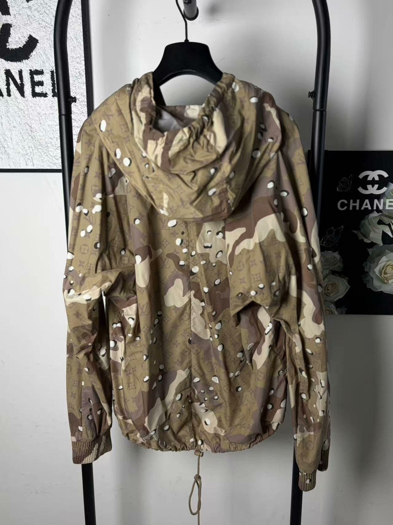 Louis Vuitton Louis Vuitton White Light Jacket m Men Size US M / EU 48-50 / 2 - 2 Thumbnail