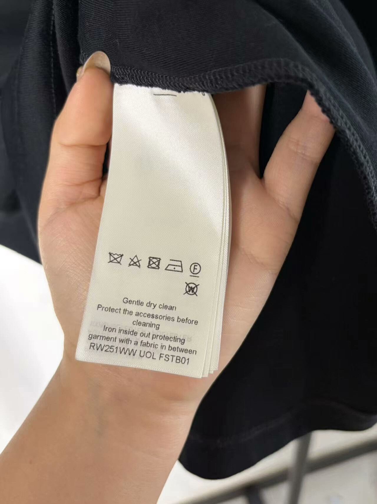 Louis Vuitton Louis Vuitton Retro White T-Shirt XS Women Size XS / US 0-2 / IT 36-38 - 4 Thumbnail