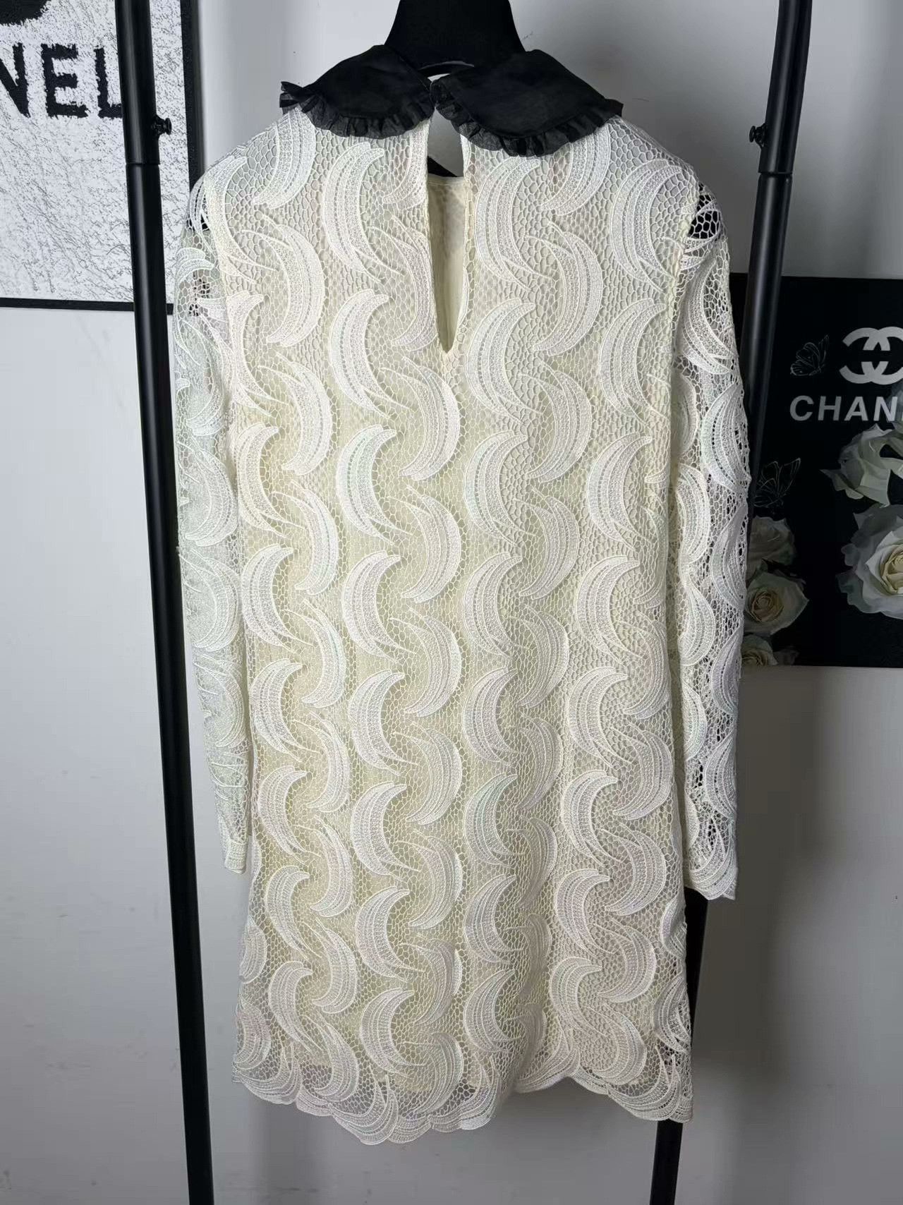 Miu Miu Miu Miu White T-Shirt L Women Size L / US 10 / IT 46 - 2 Thumbnail