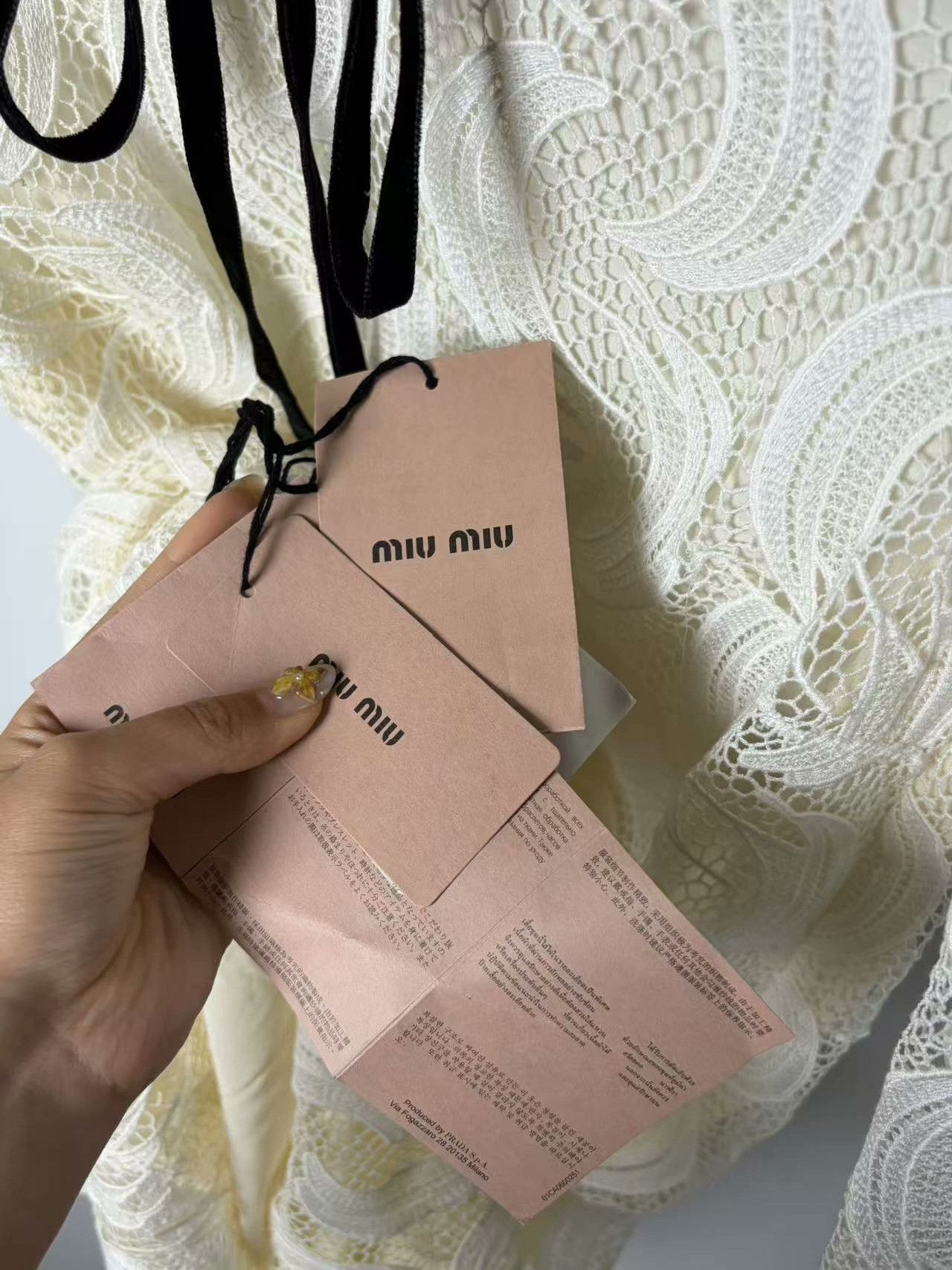 Miu Miu Miu Miu White T-Shirt L Women Size L / US 10 / IT 46 - 4 Thumbnail