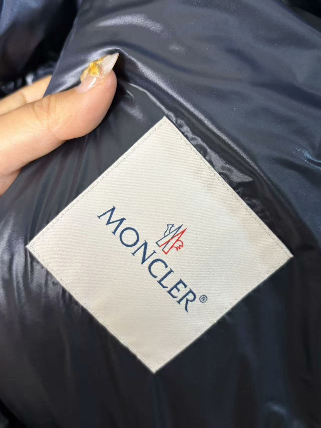 Moncler Moncler Retro Down White Heavy Coat m Men Size US M / EU 48-50 / 2 - 5 Thumbnail