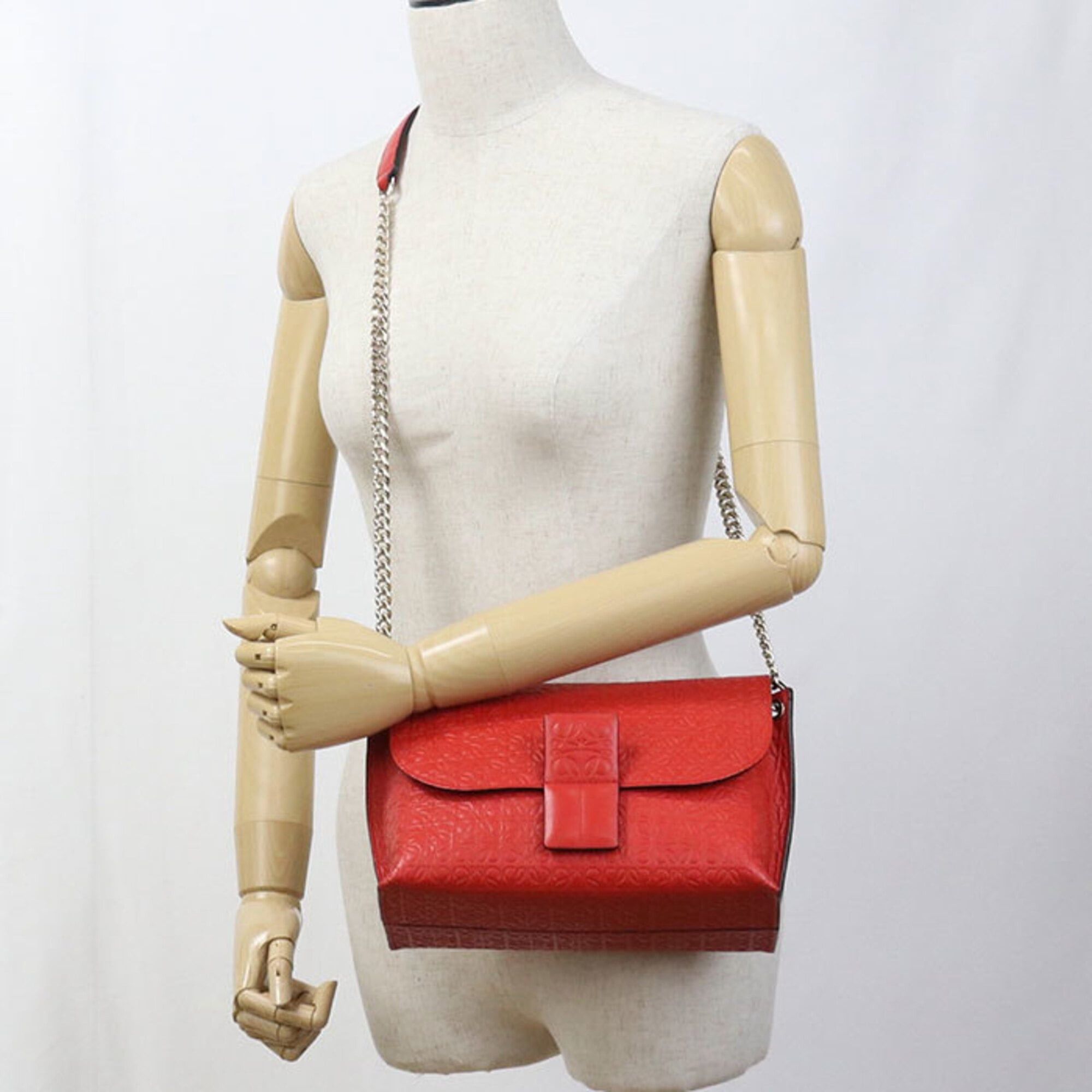 Loewe LOEWE (Loewe) Crossbody Shoulder Bag, Chain Strap, Anagram, Women's, Red Size ONE SIZE - 7 Thumbnail