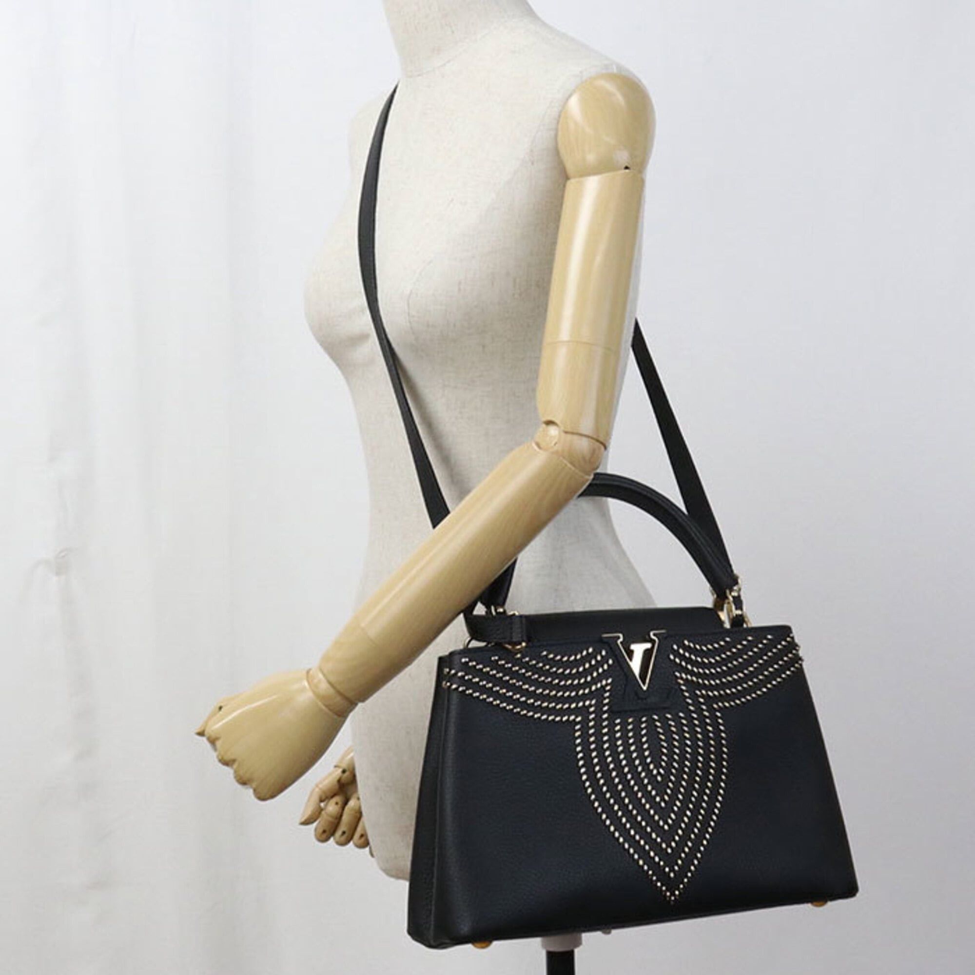 Louis Vuitton Louis Vuitton Capucines PM handbag, Taurillon leather, women's, black. Size ONE SIZE - 8 Thumbnail