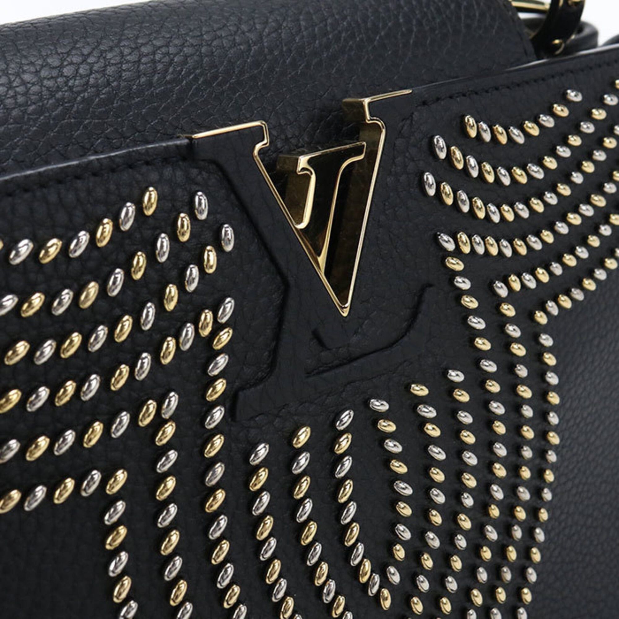 Louis Vuitton Louis Vuitton Capucines PM handbag, Taurillon leather, women's, black. Size ONE SIZE - 6 Thumbnail