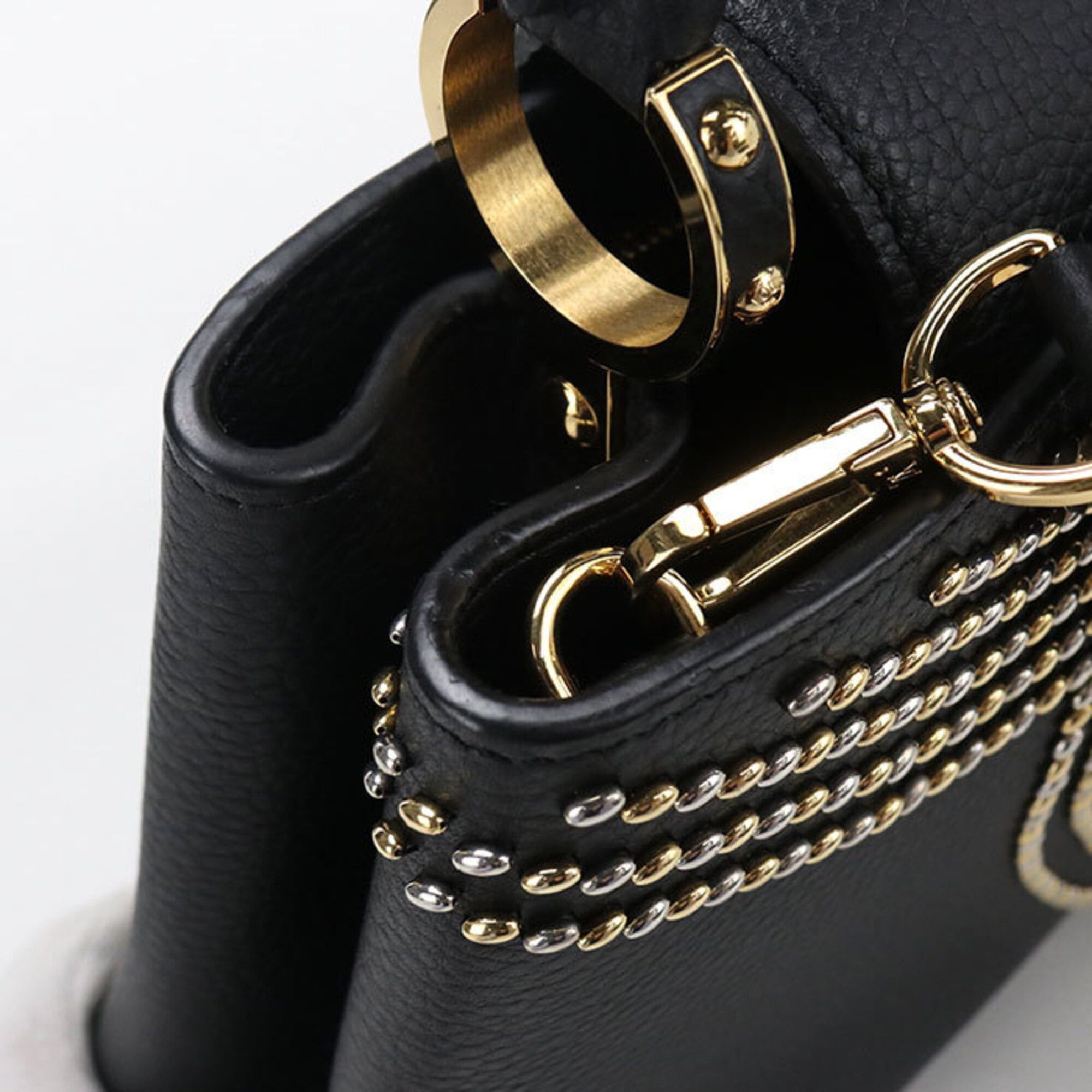 Louis Vuitton Louis Vuitton Capucines PM handbag, Taurillon leather, women's, black. Size ONE SIZE - 5 Thumbnail