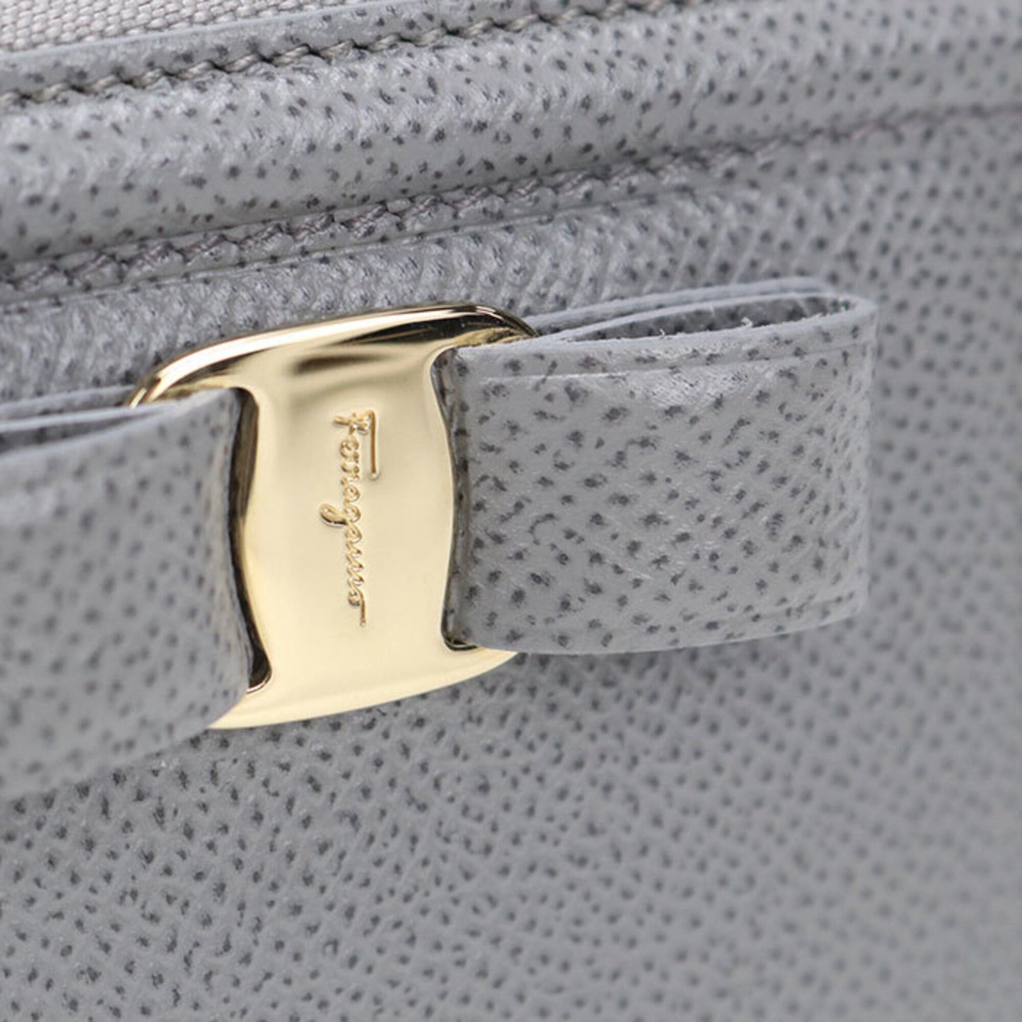 Salvatore Ferragamo Salvatore Ferragamo FERRAGAMO Ferragamo Round Zip Wallet 22 D156 Vara Women's Gray Size ONE SIZE - 5 Thumbnail