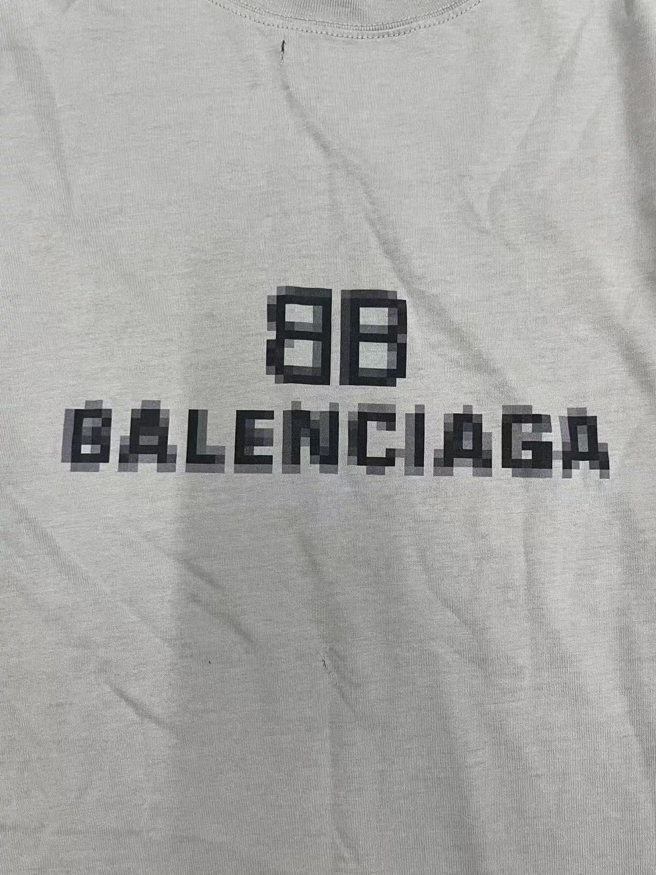 Balenciaga Balenciaga Mosaic Blur Logo Oversized T-shirt Size US L / EU 52-54 / 3 - 3 Thumbnail
