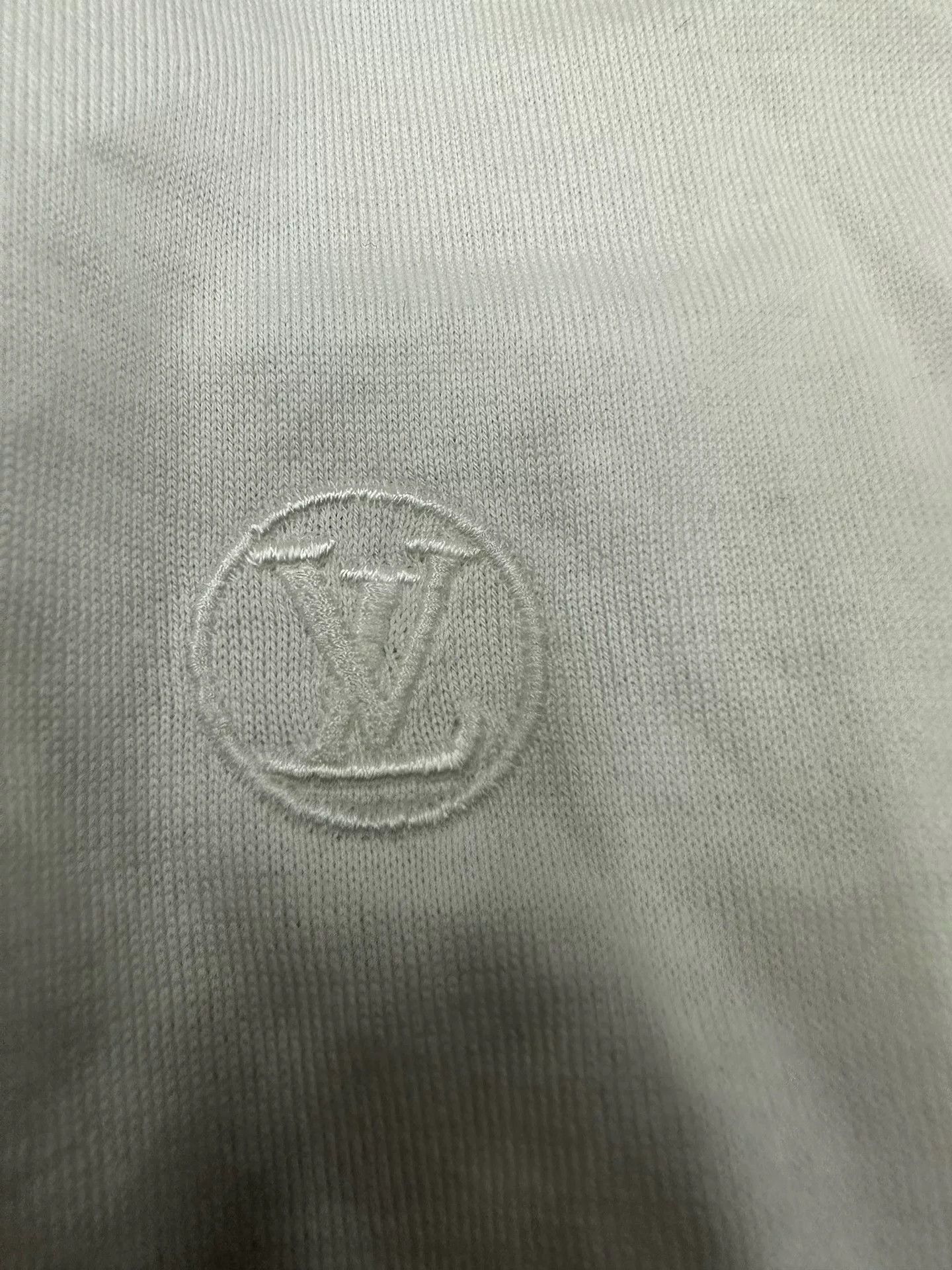 Louis Vuitton Louis Vuitton Lv Embroidery Logo T-Shirt Size US XXL / EU 58 / 5 - 4 Thumbnail