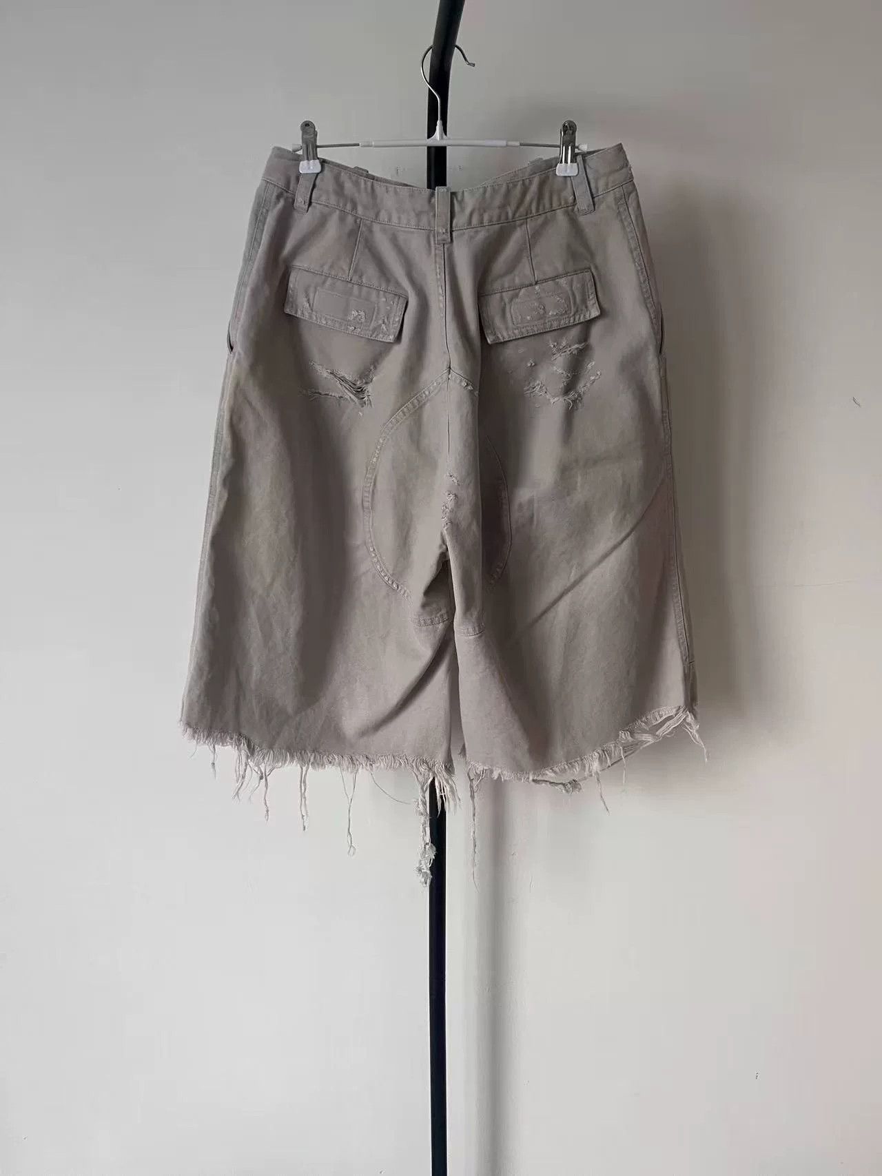 Balenciaga Balenciaga Men's Distressed Cotton Shorts Size US 26 / EU 42 - 2 Thumbnail