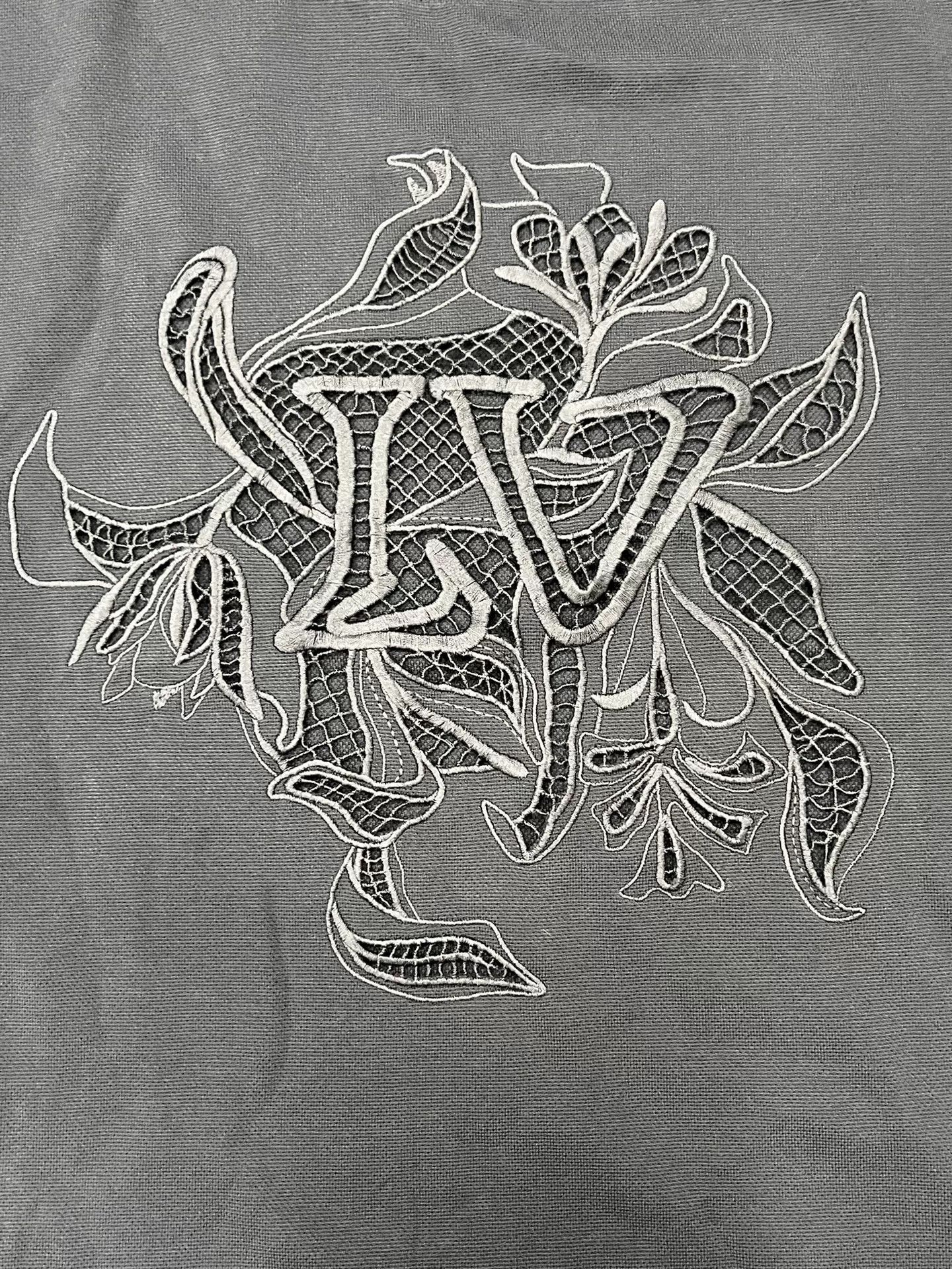 Louis Vuitton Louis Vuitton Hollow-out LV Short-sleeve T-shirt Size US S / EU 44-46 / 1 - 3 Thumbnail