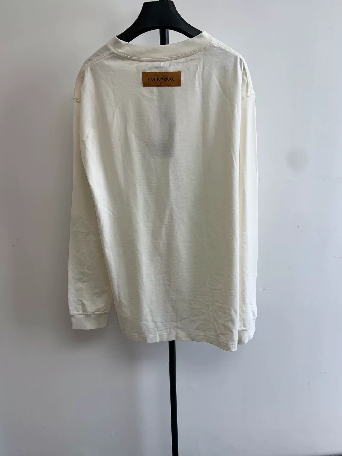Louis Vuitton Louis Vuitton Chest Embossed Logo Long-Sleeve T-Shirt Size US XL / EU 56 / 4 - 2 Thumbnail
