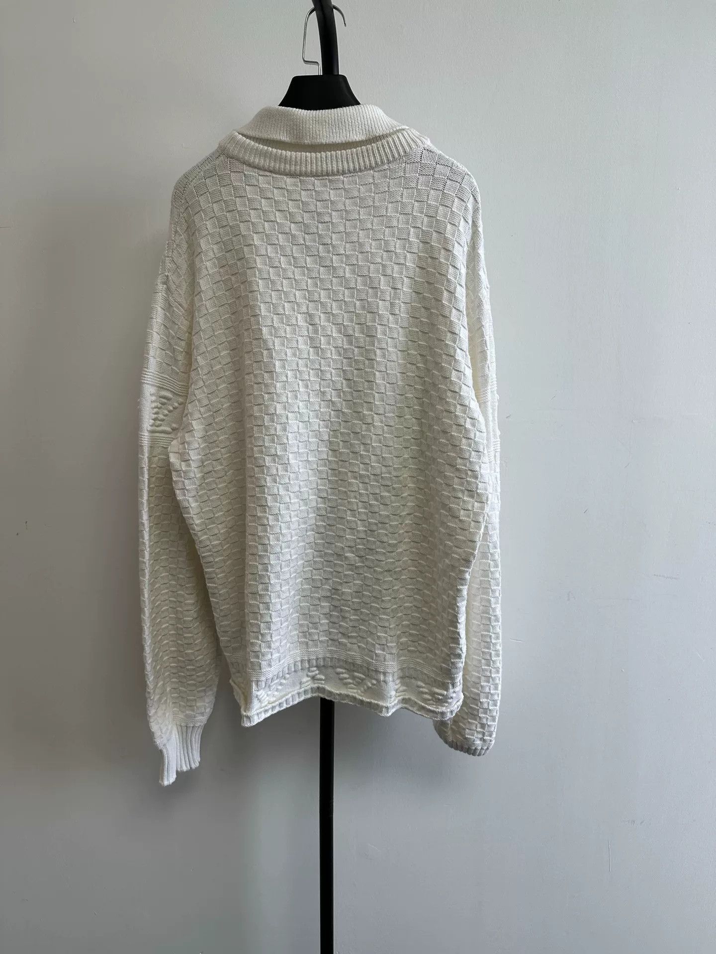 Louis Vuitton Louis Vuitton Embossed Damier White XXL Size US XXL / EU 58 / 5 - 2 Thumbnail