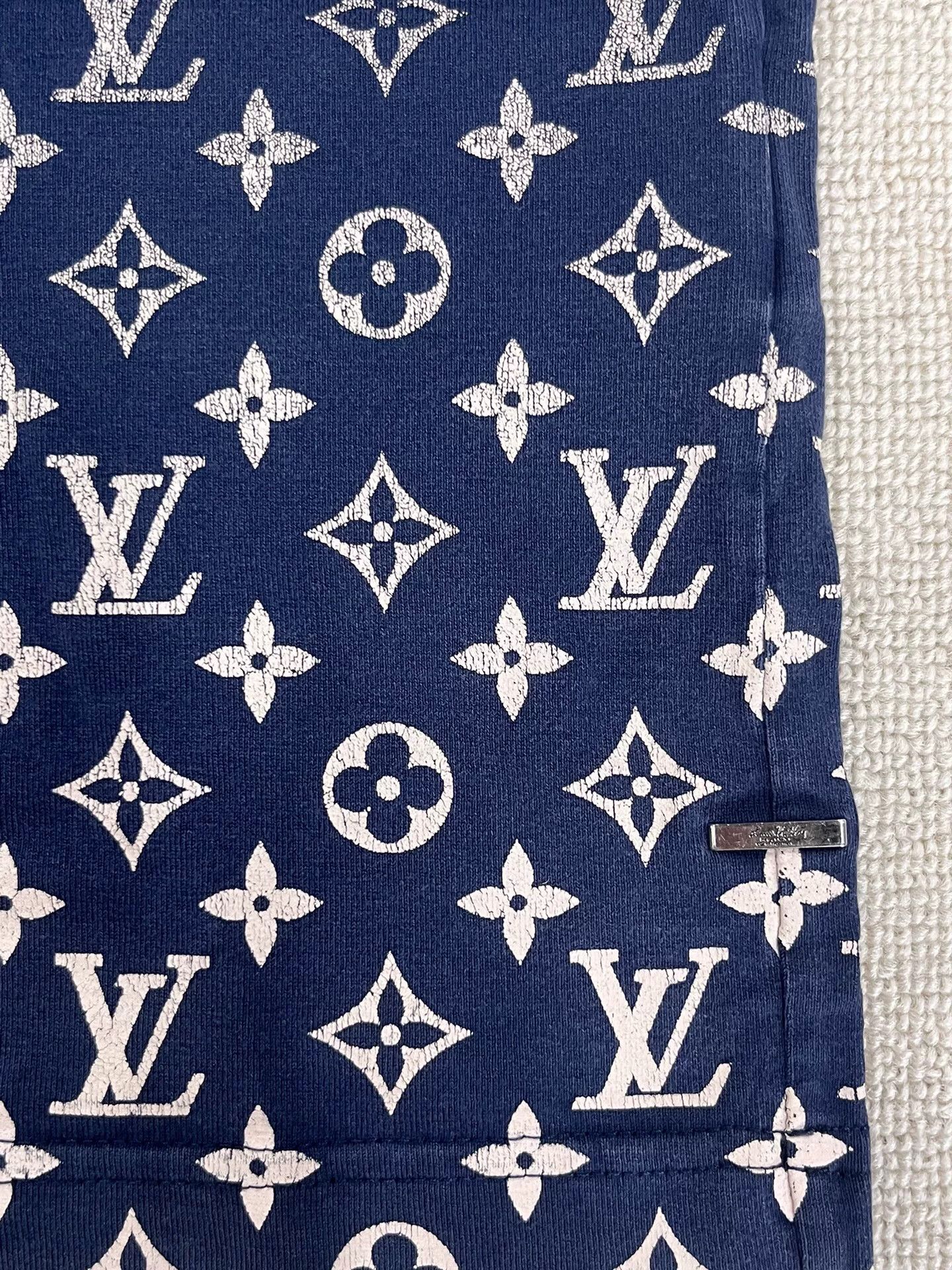 Louis Vuitton Louis Vuitton Monogram Gradient Print Crew Neck T-shirt Size US XS / EU 42 / 0 - 3 Thumbnail