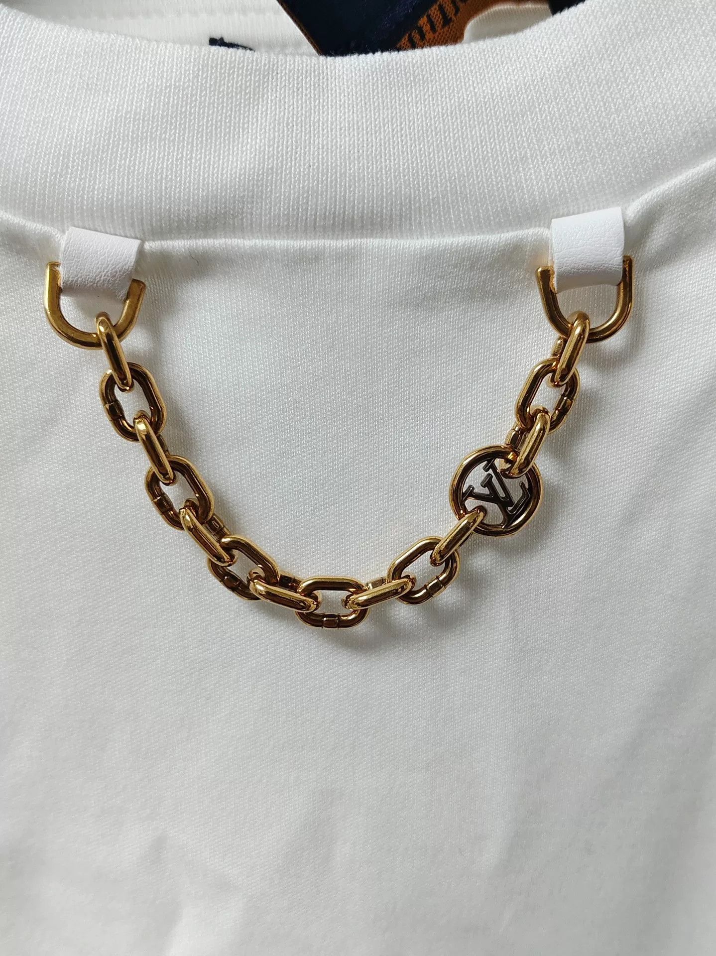 Louis Vuitton Louis Vuitton SS22 Metal Chain Crewneck T-shirt Size US L / EU 52-54 / 3 - 3 Thumbnail