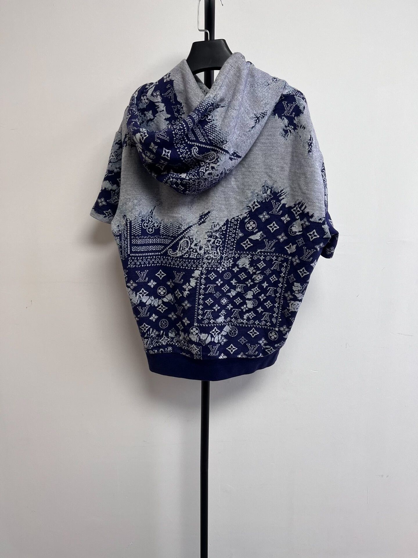 Louis Vuitton Louis Vuitton Printed Hooded Short-Sleeve T-Shirt Size US XS / EU 42 / 0 - 2 Thumbnail