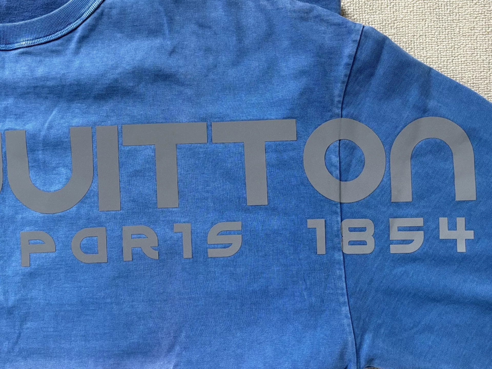 Louis Vuitton Louis Vuitton Reflective Logo T-Shirt Size US S / EU 44-46 / 1 - 3 Thumbnail