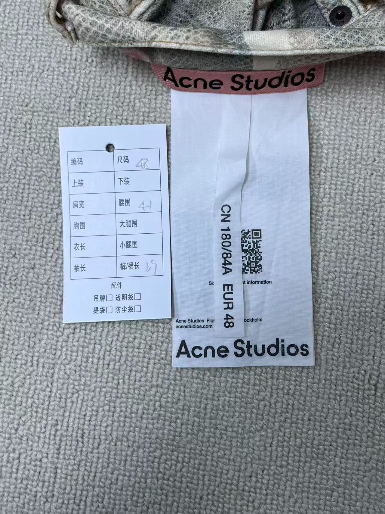 Acne Studios Acne Studios Denim Shorts w/ 3D Print & Pearl Chain Size 42" / US 20 - 5 Thumbnail