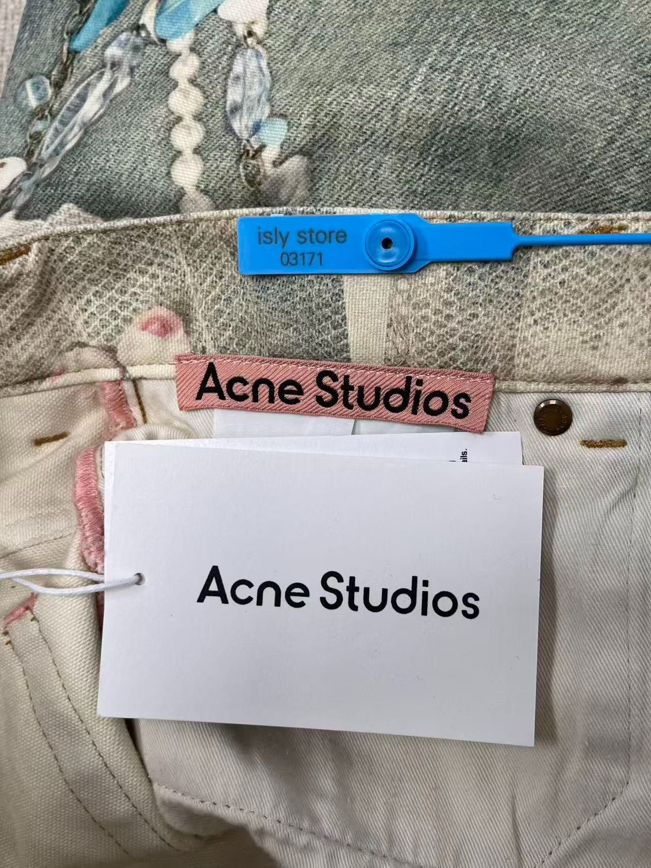 Acne Studios Acne Studios Denim Shorts w/ 3D Print & Pearl Chain Size 42" / US 20 - 4 Thumbnail