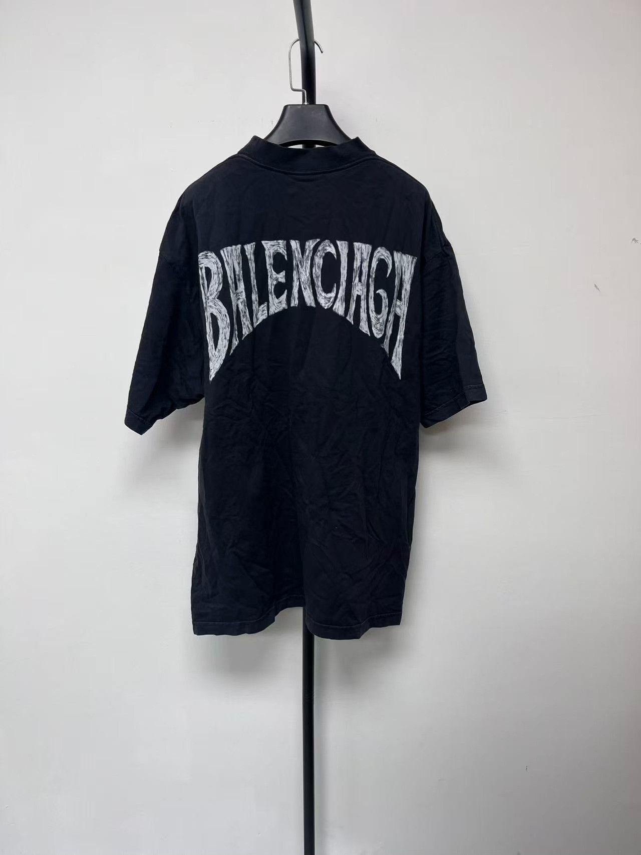 Balenciaga Balenciaga Letter Building Print Crewneck T-shirt Size US L / EU 52-54 / 3 - 2 Thumbnail