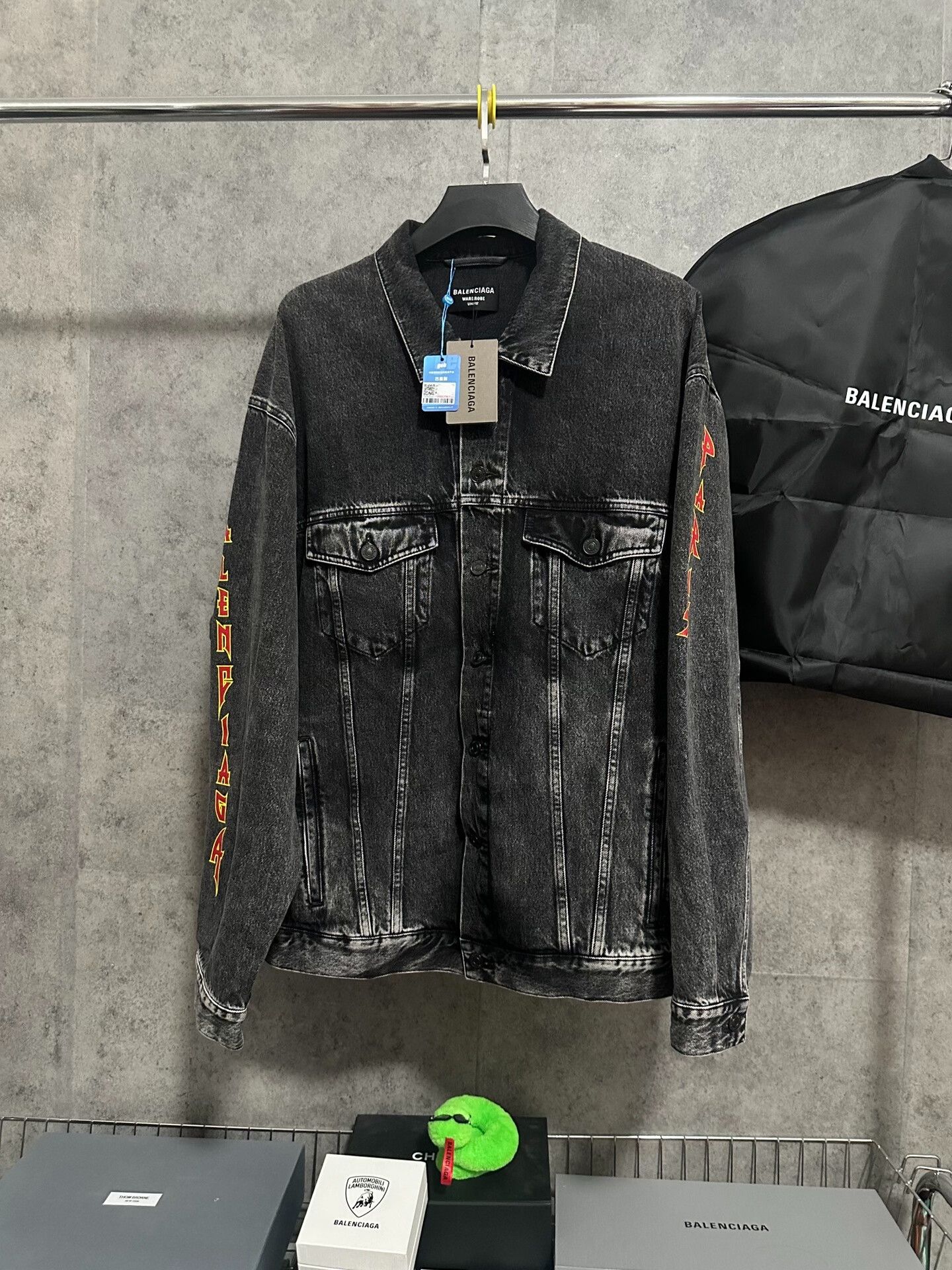 Balenciaga Balenciaga Metal Print Denim Jacket Size M Size US M / EU 48-50 / 2 - 4 Thumbnail